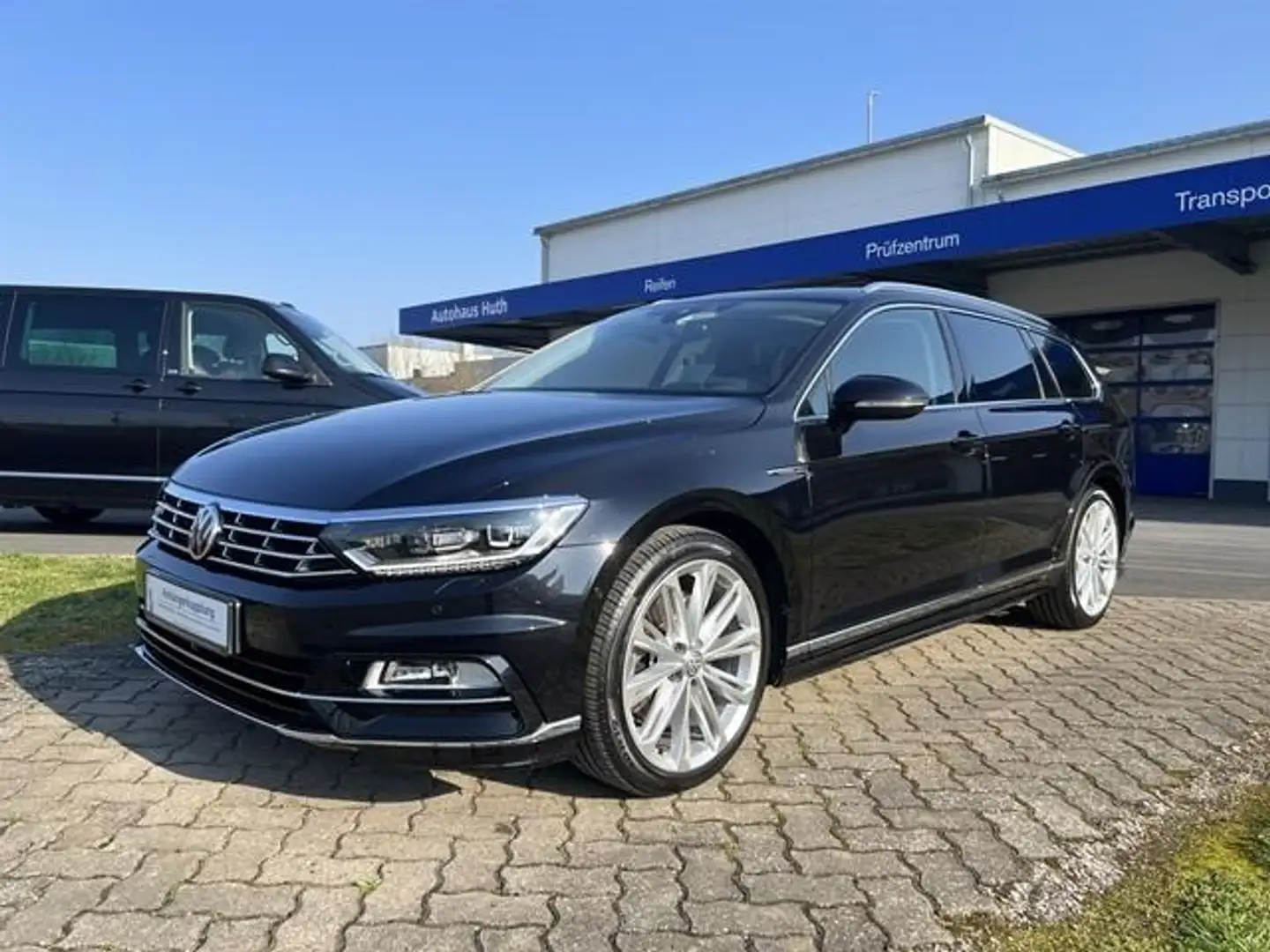Volkswagen Passat Variant Passat R-LINE 4M EXCLUSIVE AHK STHZ PANO HUD DCC 3 Negro - 1