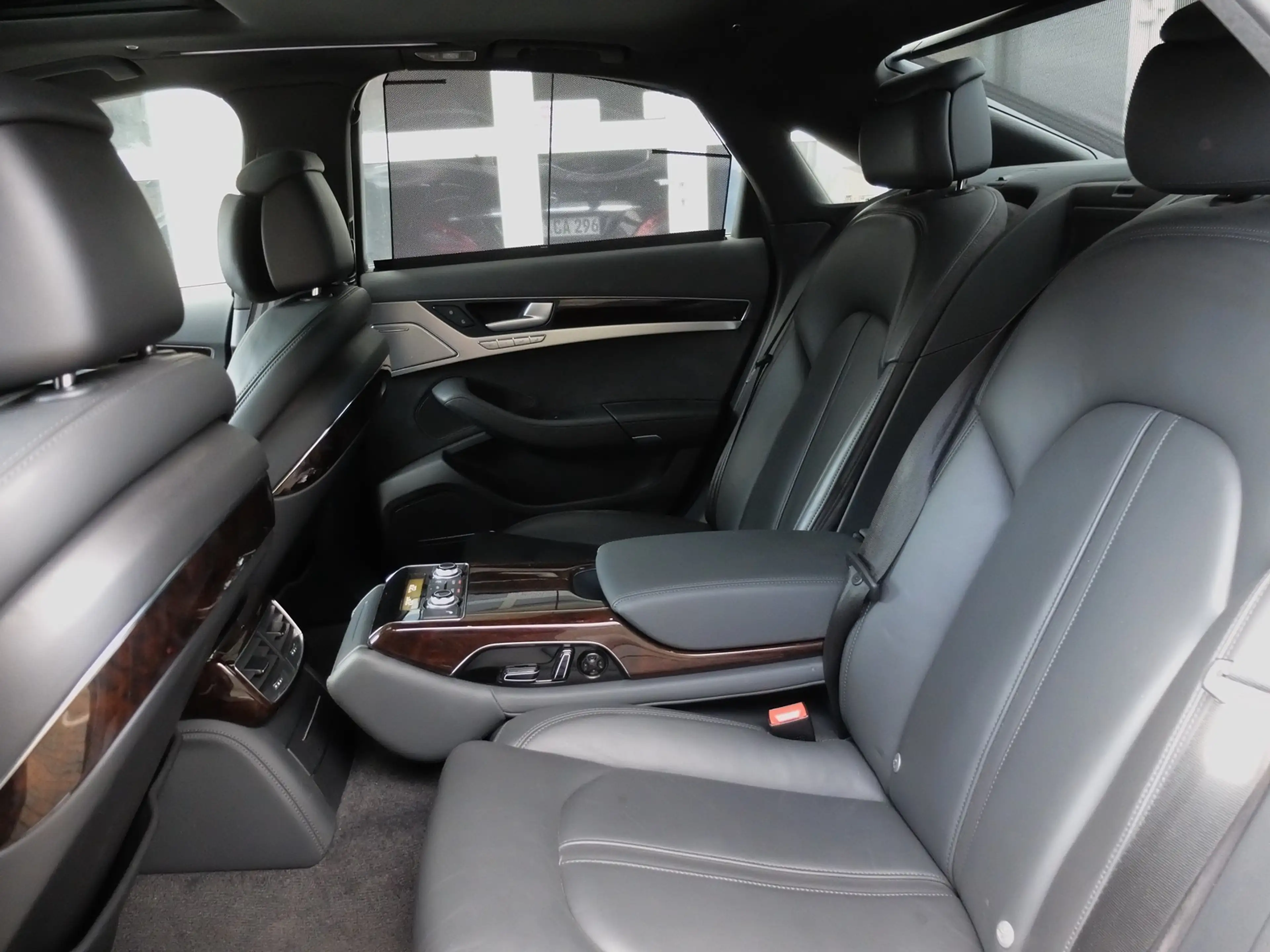 Audi S8 4.0 TFSI quattro Audi Scheckheft — photo 14