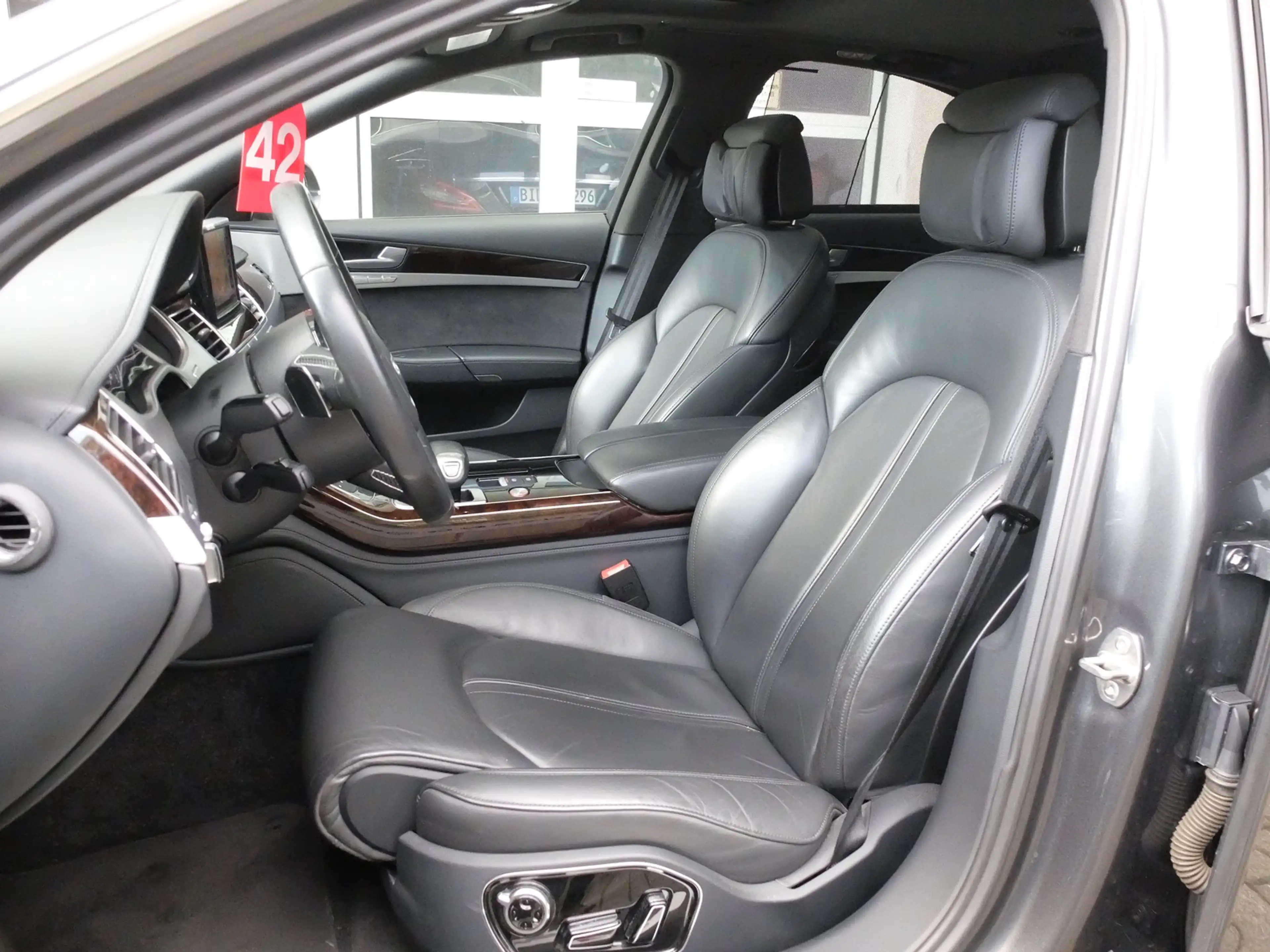 Audi S8 4.0 TFSI quattro Audi Scheckheft — photo 12