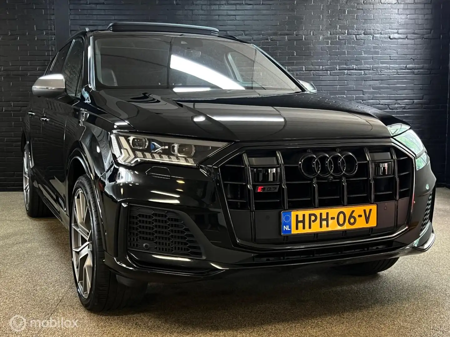 Audi SQ7 4.0 TFSI quattro * B&O * Soft-close * Night-vision Zwart - 2