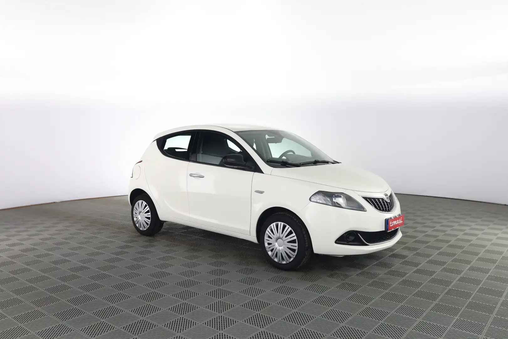 Lancia Ypsilon 1.0 FireFly 5 porte S&S Hybrid Silver Plus Weiß - 2