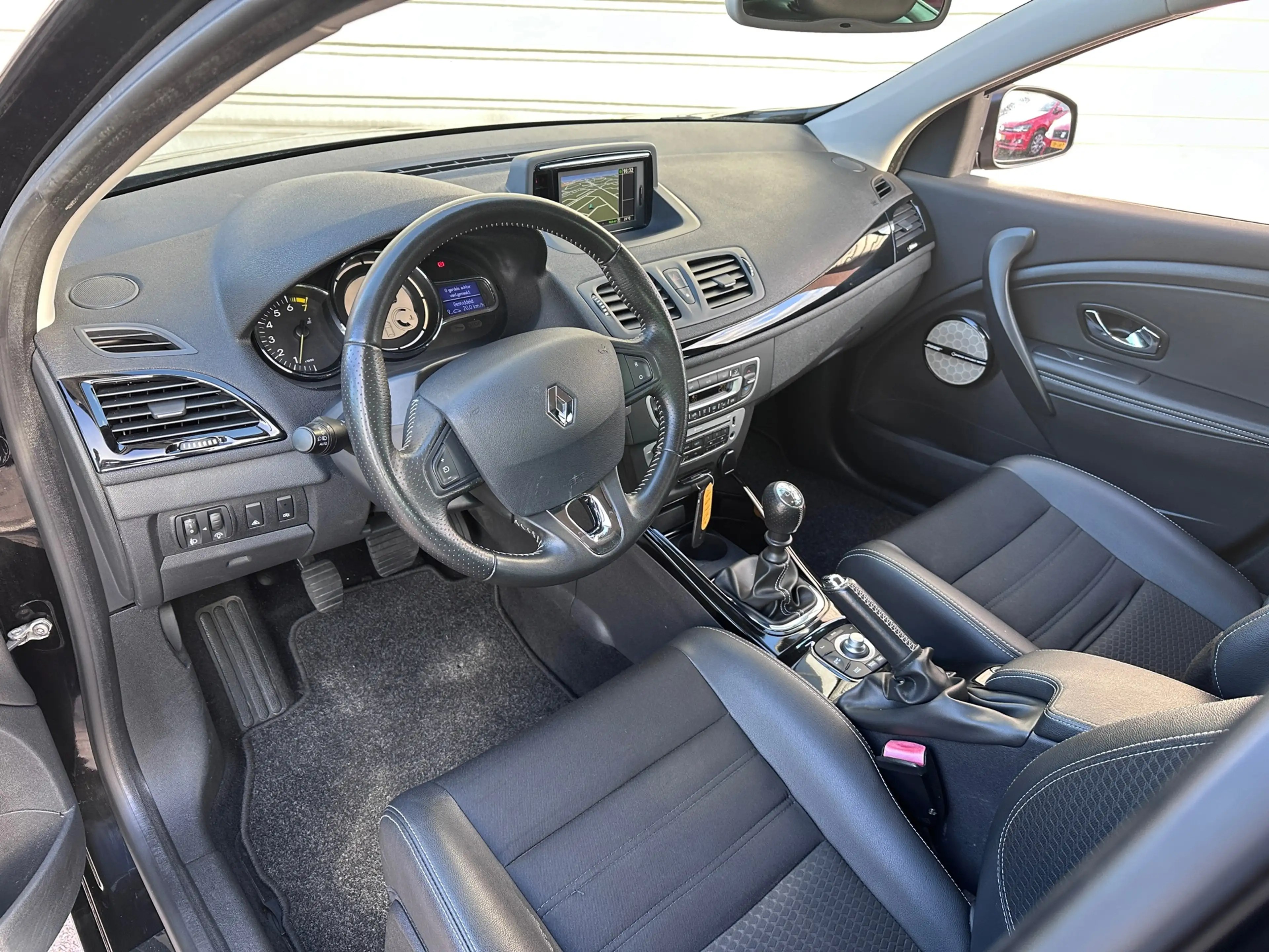 Renault Megane Estate 1.2 TCe Bose|Trekhaak|Navigatie|Climate Con — photo 3