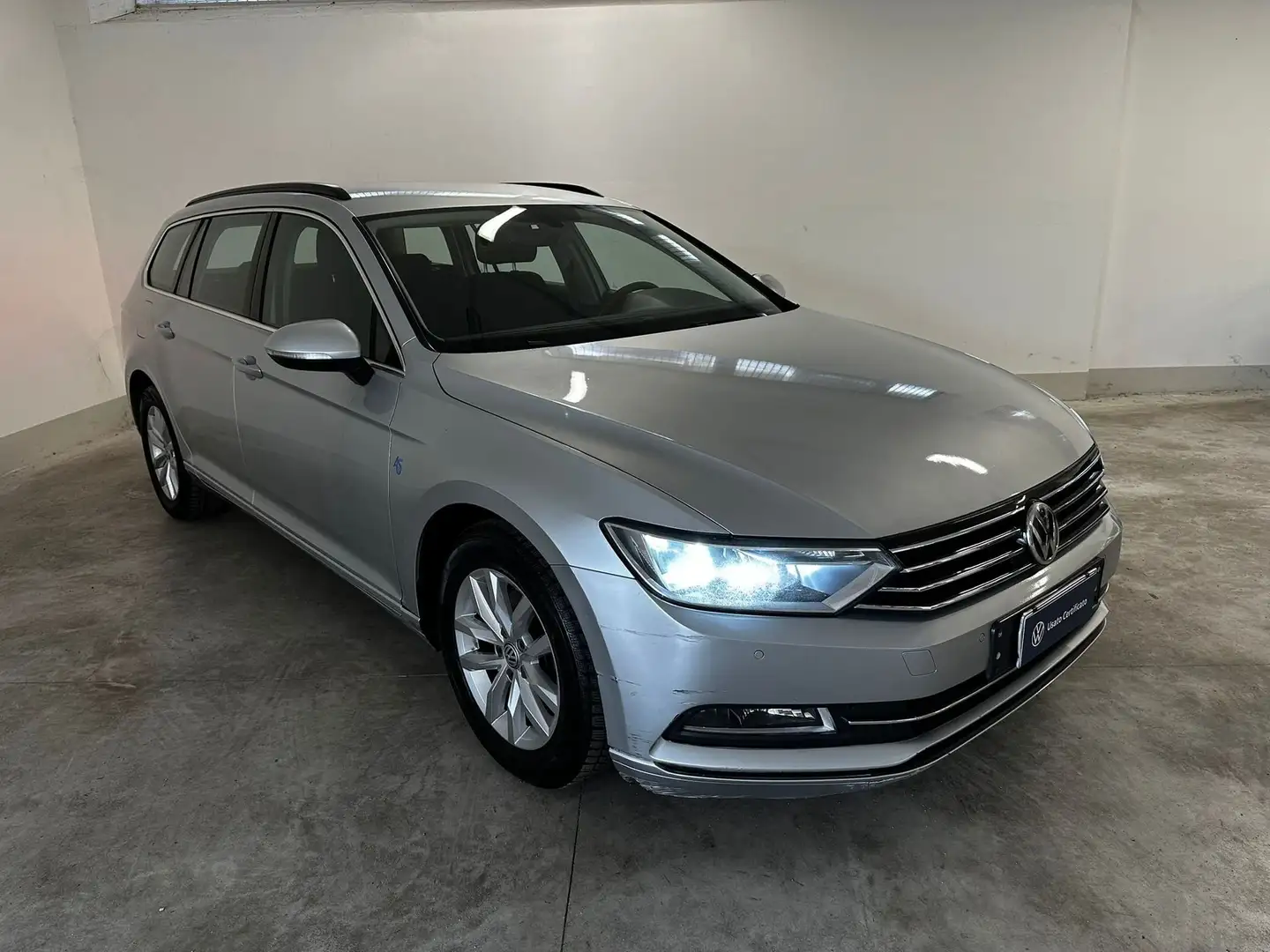 Volkswagen Passat Variant Variant Business 1.6 TDI DSG BlueMotion Tech. siva - 1