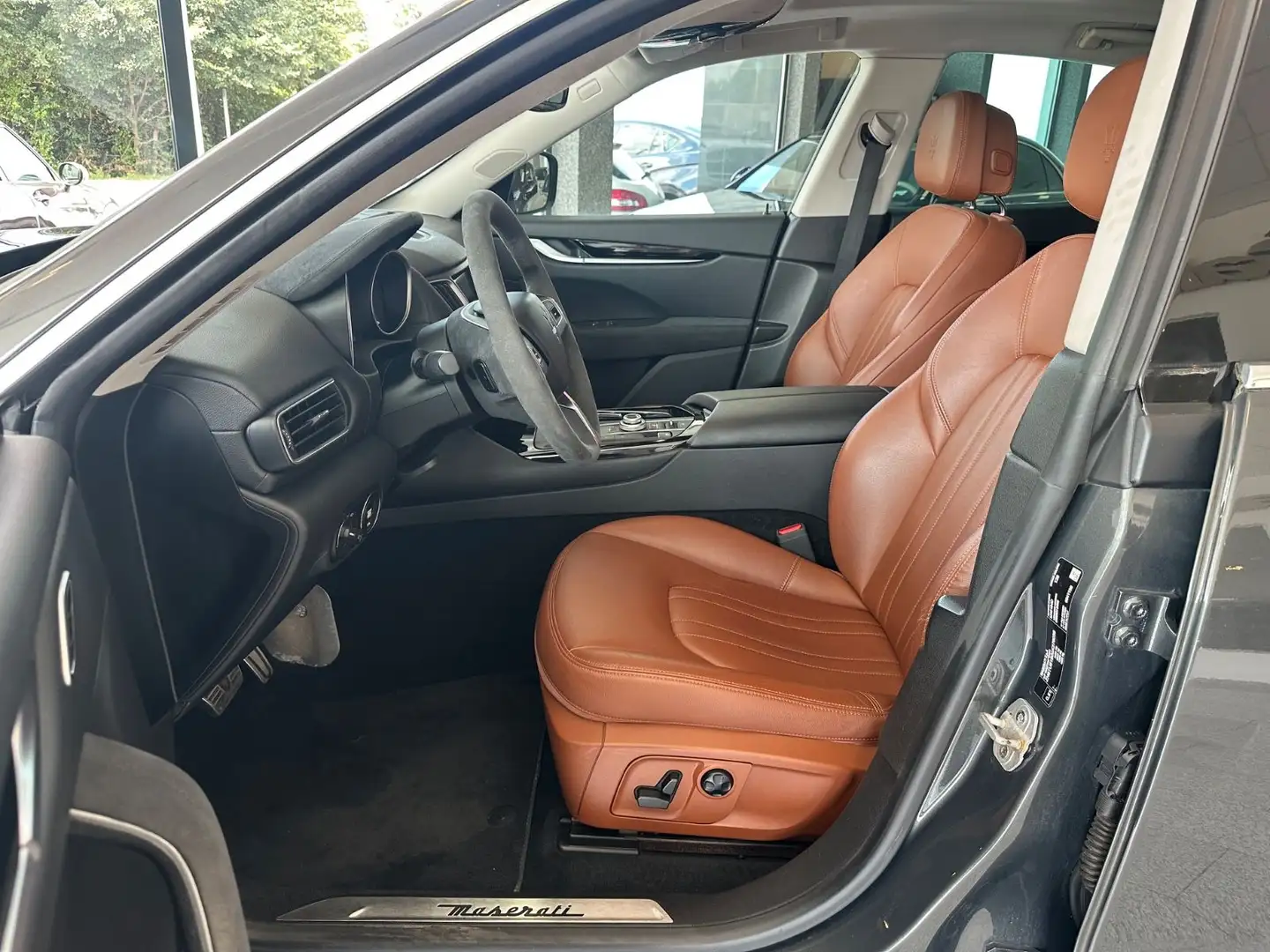 Maserati Levante 3.0 V6 4x4 Panorama Leder Kamera AHK Gris - 2