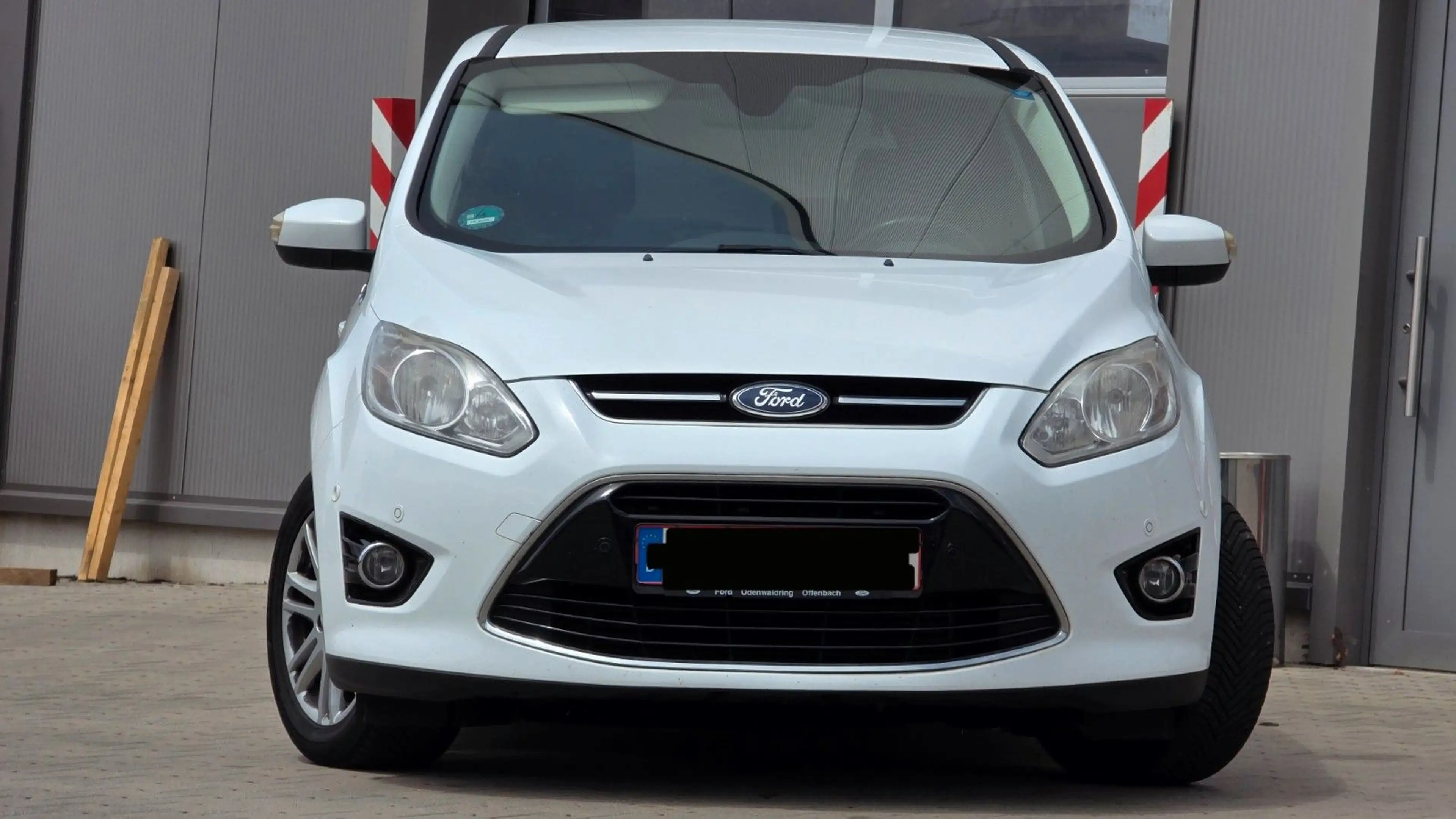 Ford Grand C-Max Grand C-MAX Titanium Aut Navi Klima Shzg 7 Sitze — photo 3