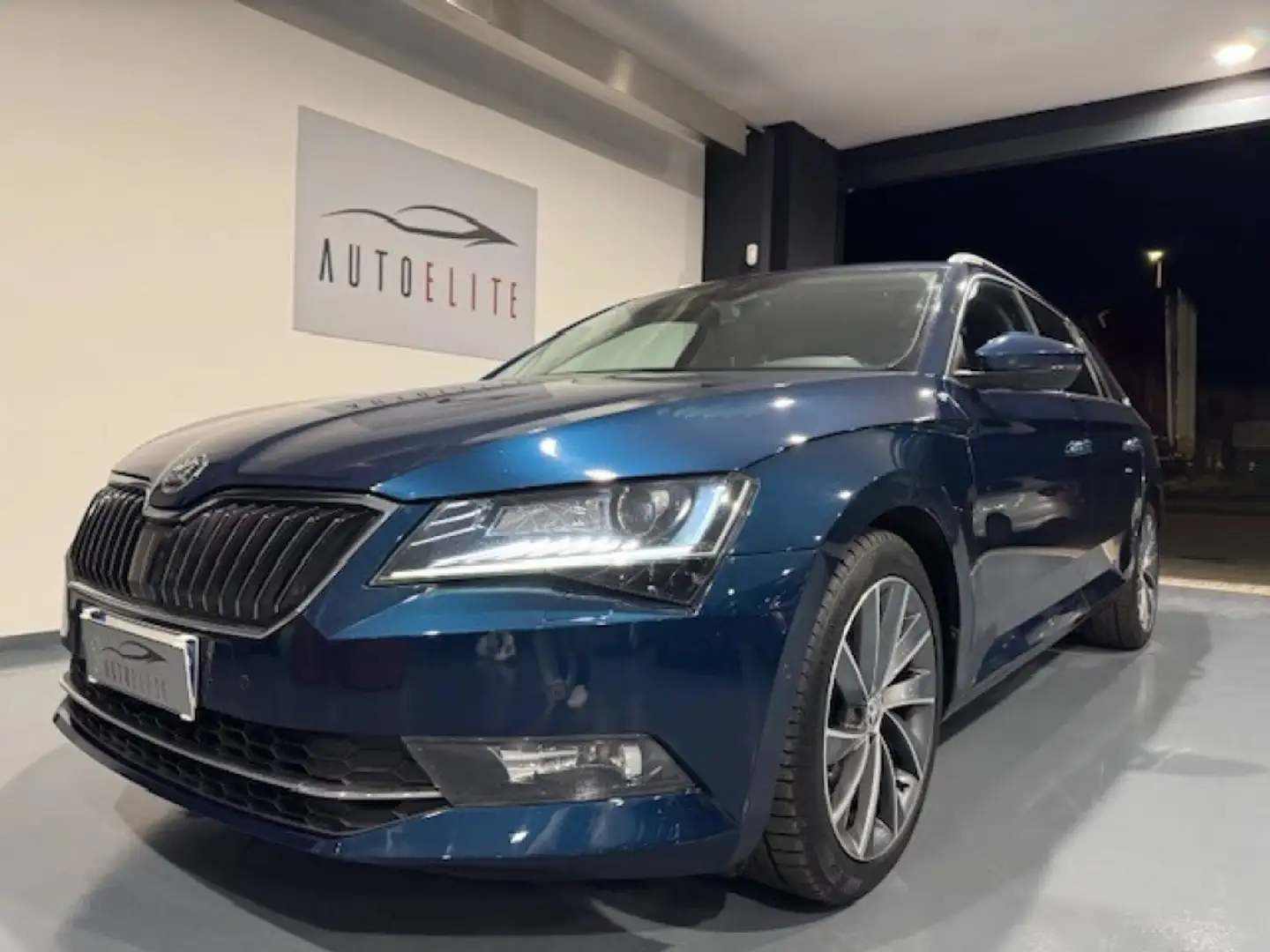 Skoda Superb 2.0 TDI 190CV DSG Wagon Laurin&Klement Bleu - 1
