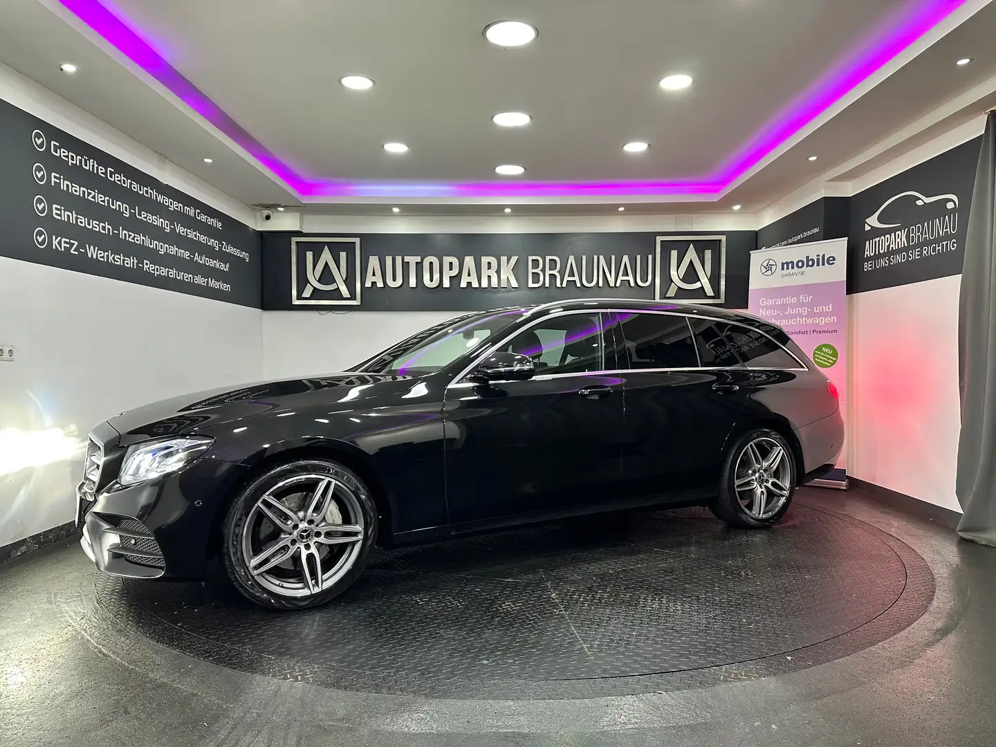Mercedes-Benz E 220 d 4Matic *AMG-LINE*MULTIBEAM*WIDESCREEN* Schwarz - 2