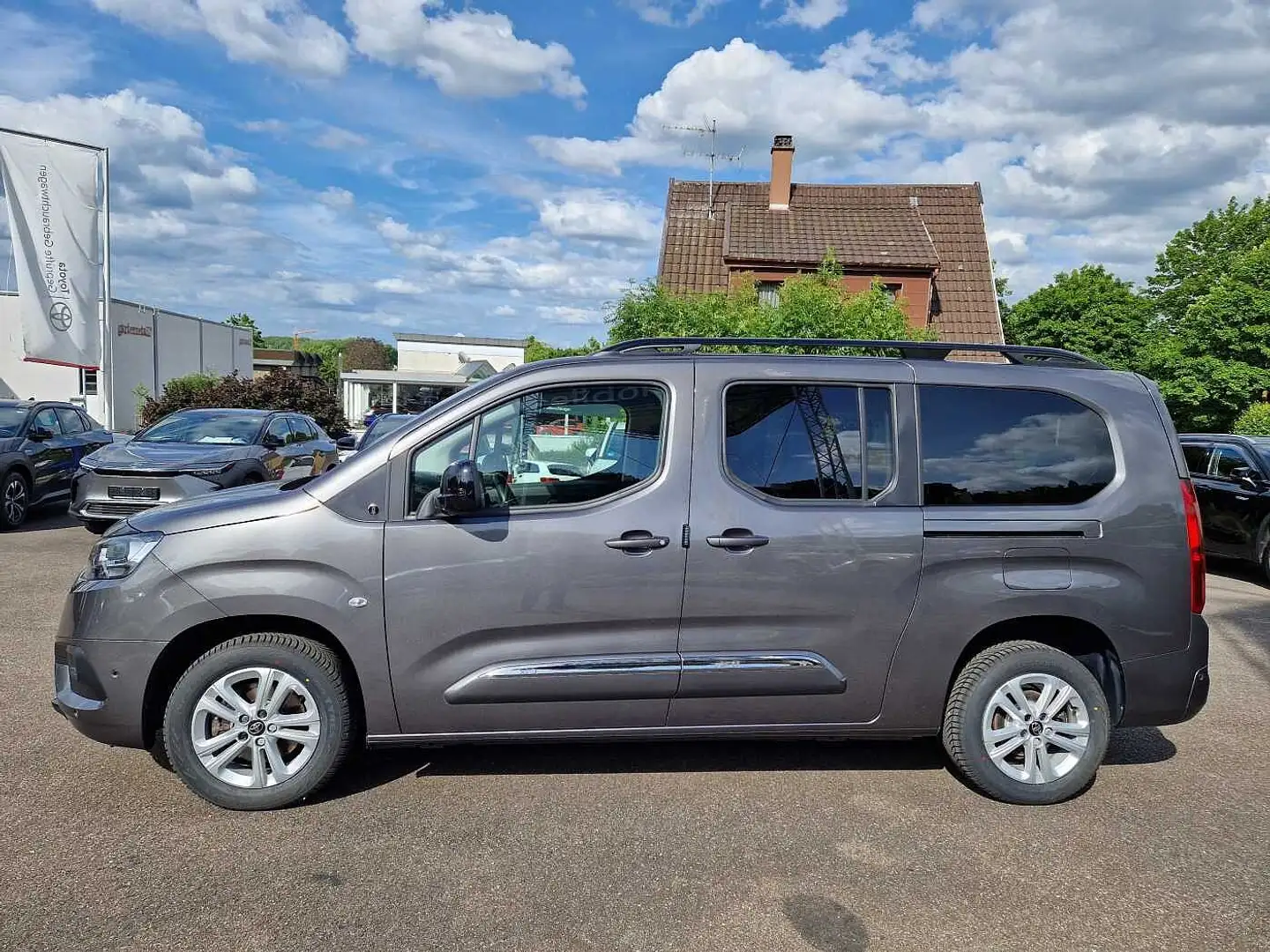 Toyota Proace City Verso 1.2  L2 Aut Team D/7-Sitze Сірий - 2