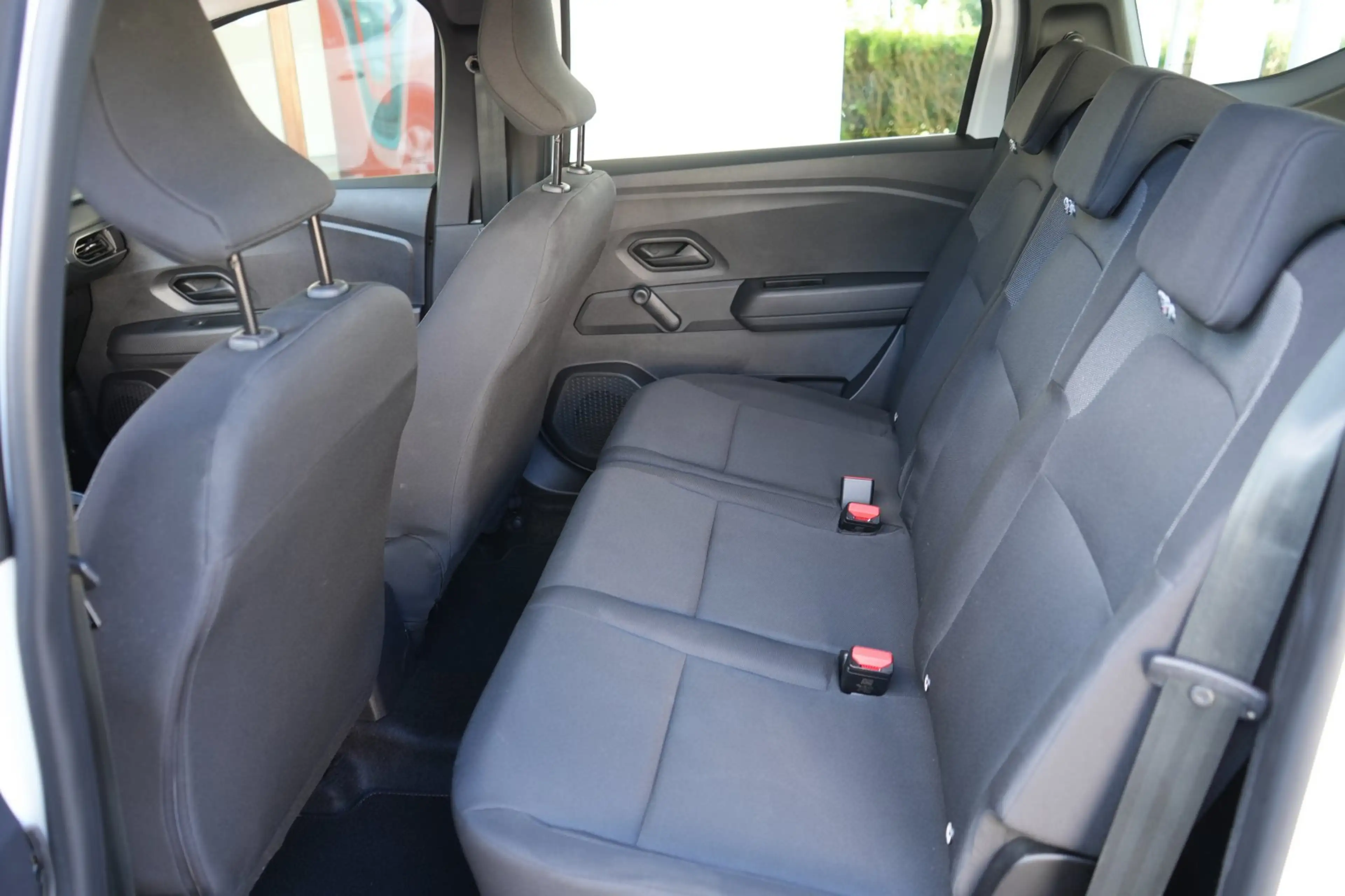 Dacia Jogger 1.0 TCe 100 ECO-G Expression Klima 1Hd. Allwetterr — photo 12