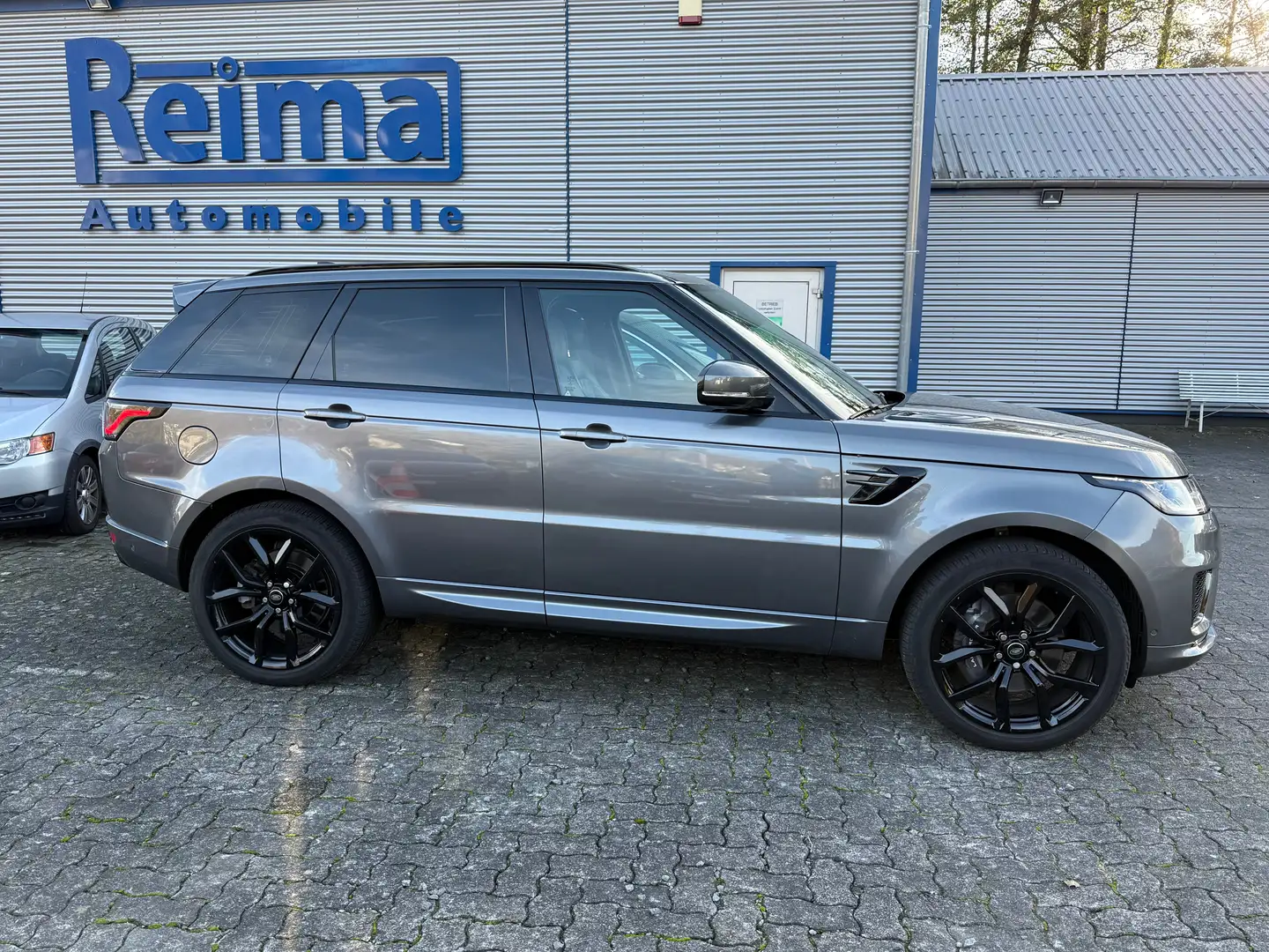 Land Rover Range Rover Sport 3,0 HSE Dynamic, 22" Alu, AHK, Pano, LED, Meridian Grau - 2