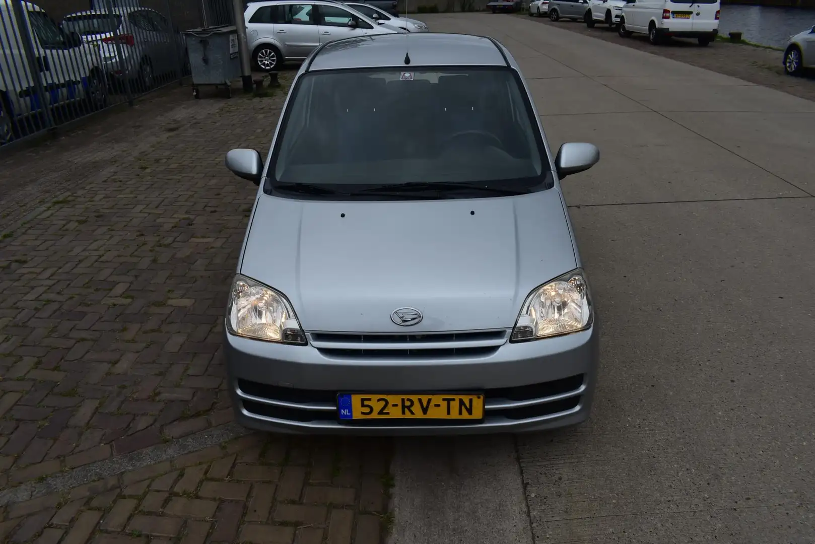 Daihatsu Cuore 1.0-12V Tokyo Gris - 2