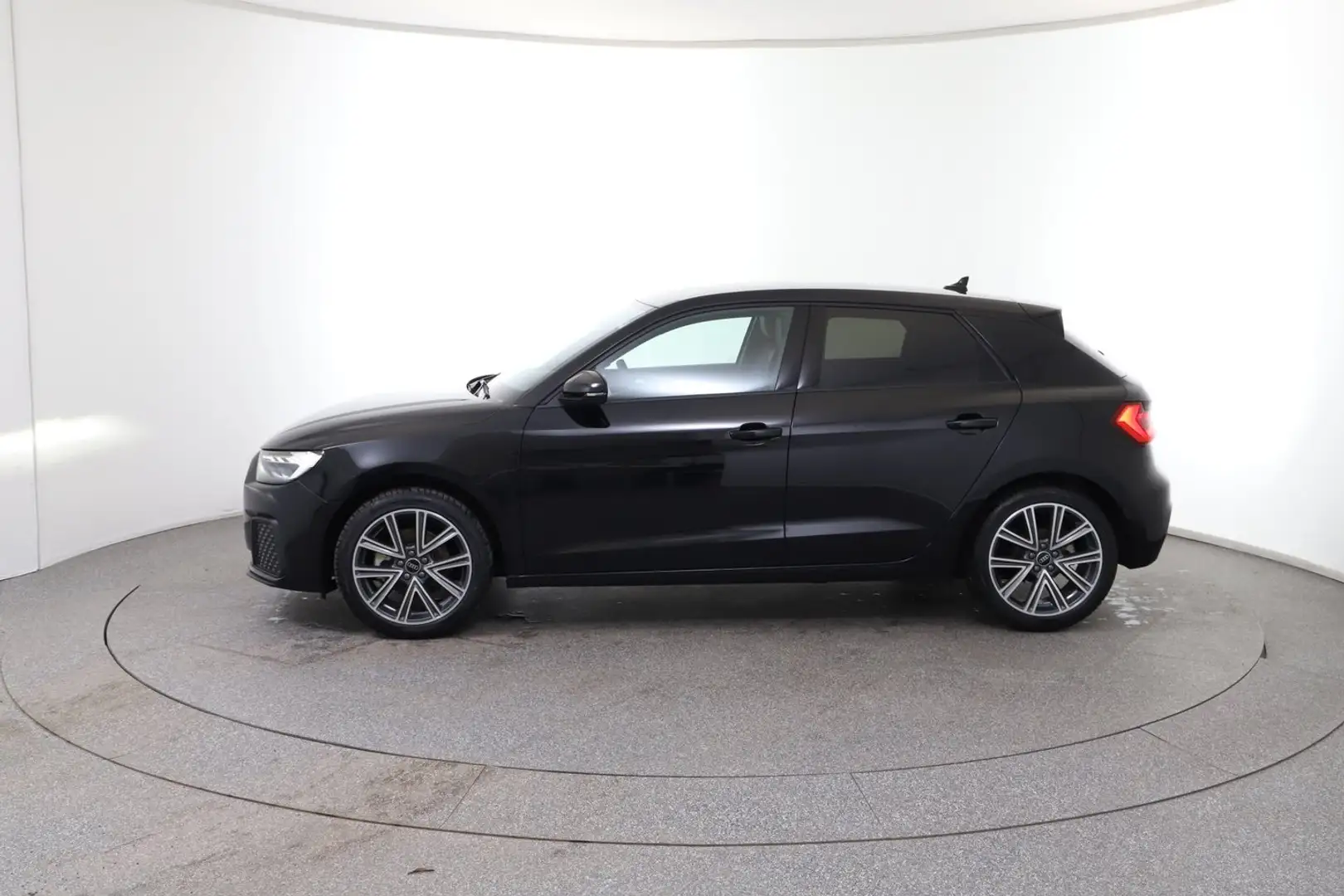 Audi A1 30 TFSI intense Schwarz - 2