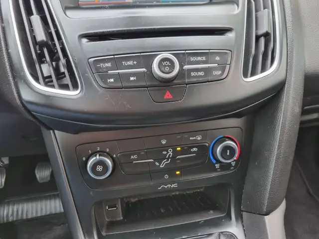 Ford Focus view 12