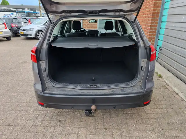 Ford Focus view 9
