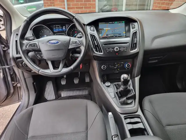 Ford Focus view 6