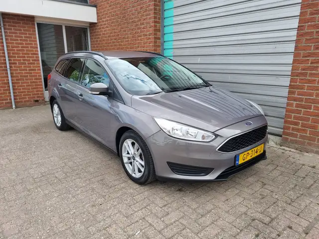 Ford Focus view 2