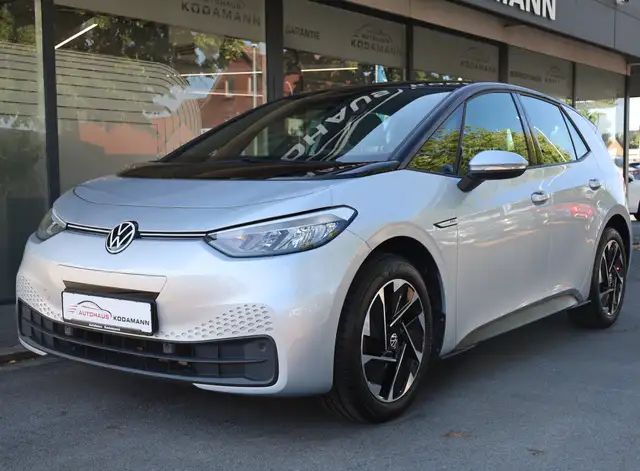 Volkswagen Id.3 view 6