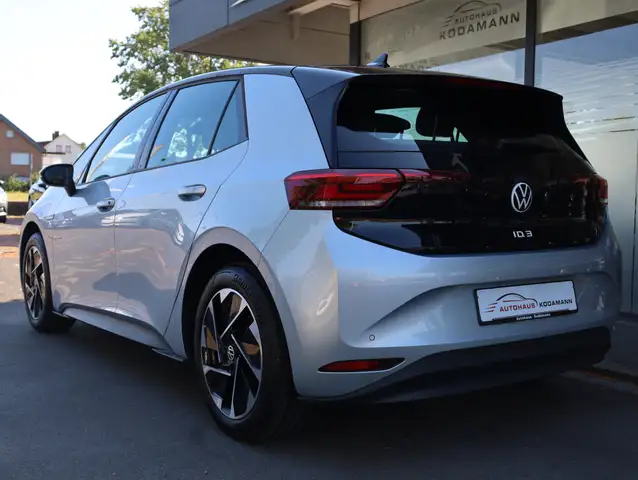 Volkswagen Id.3 view 8