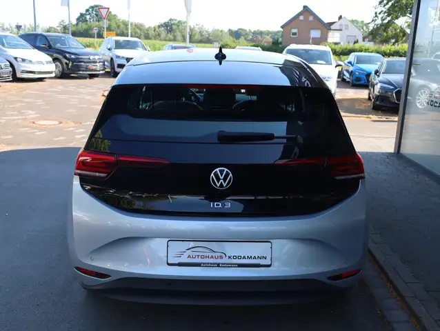 Volkswagen Id.3 view 9