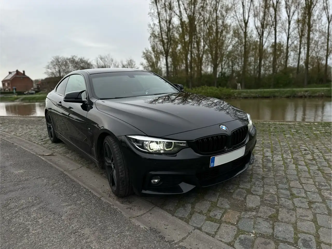 BMW 420 Coupé in Zwart tweedehands in Estaimpuis voor € 25.500,-
