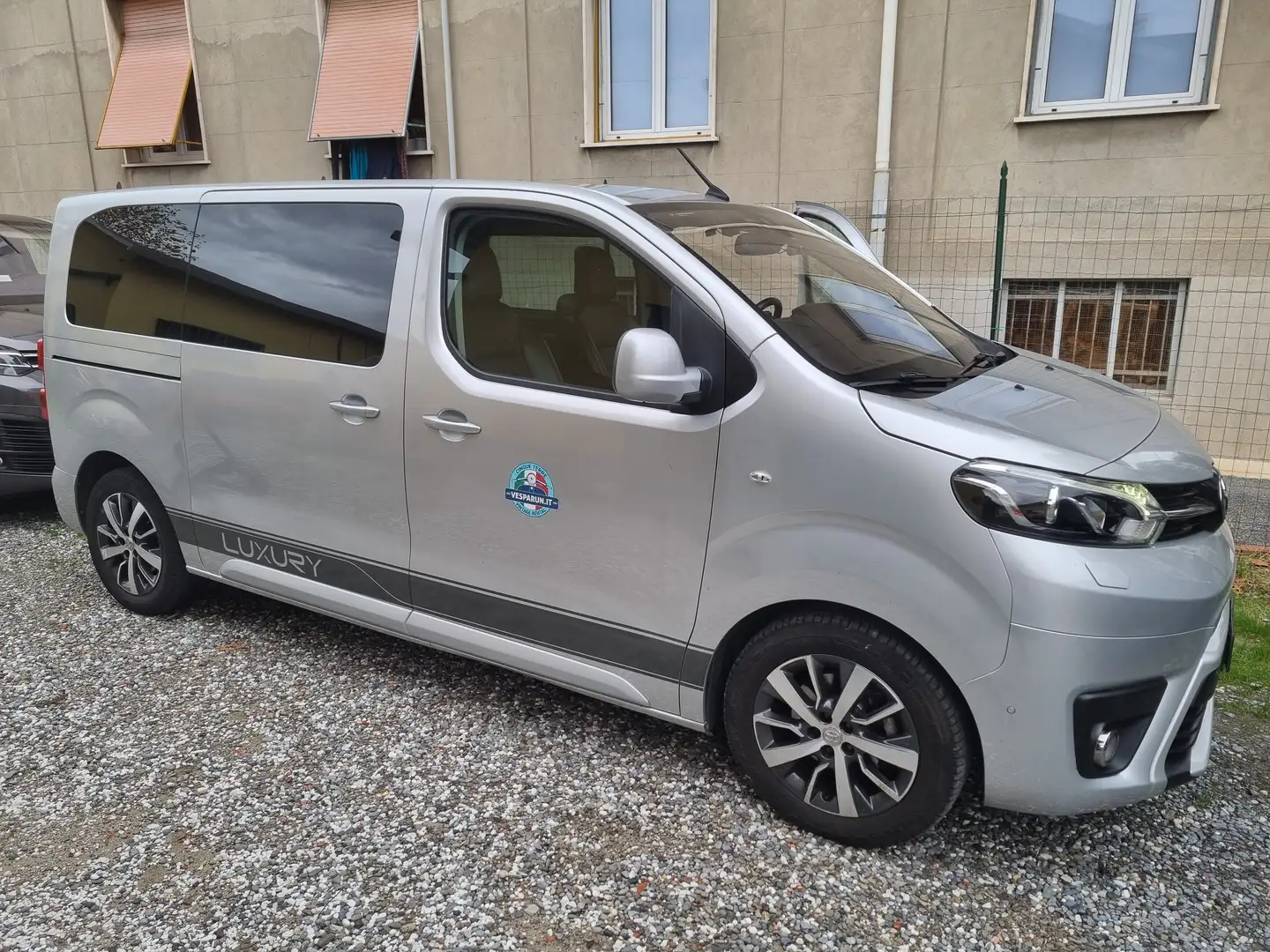 Toyota Proace Luxury Argento - 1