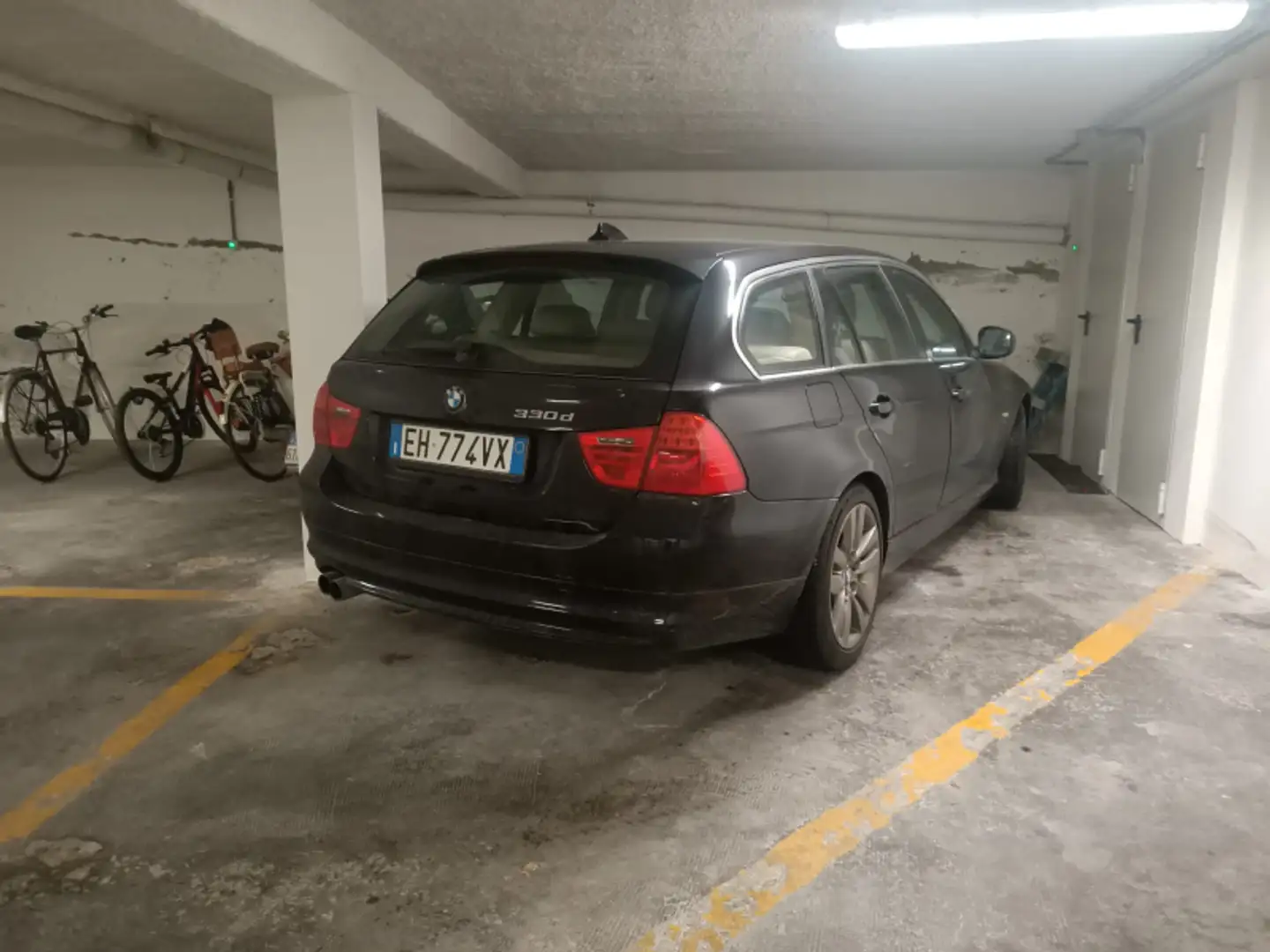 BMW 330 d cat xDrive Touring Futura Negru - 2