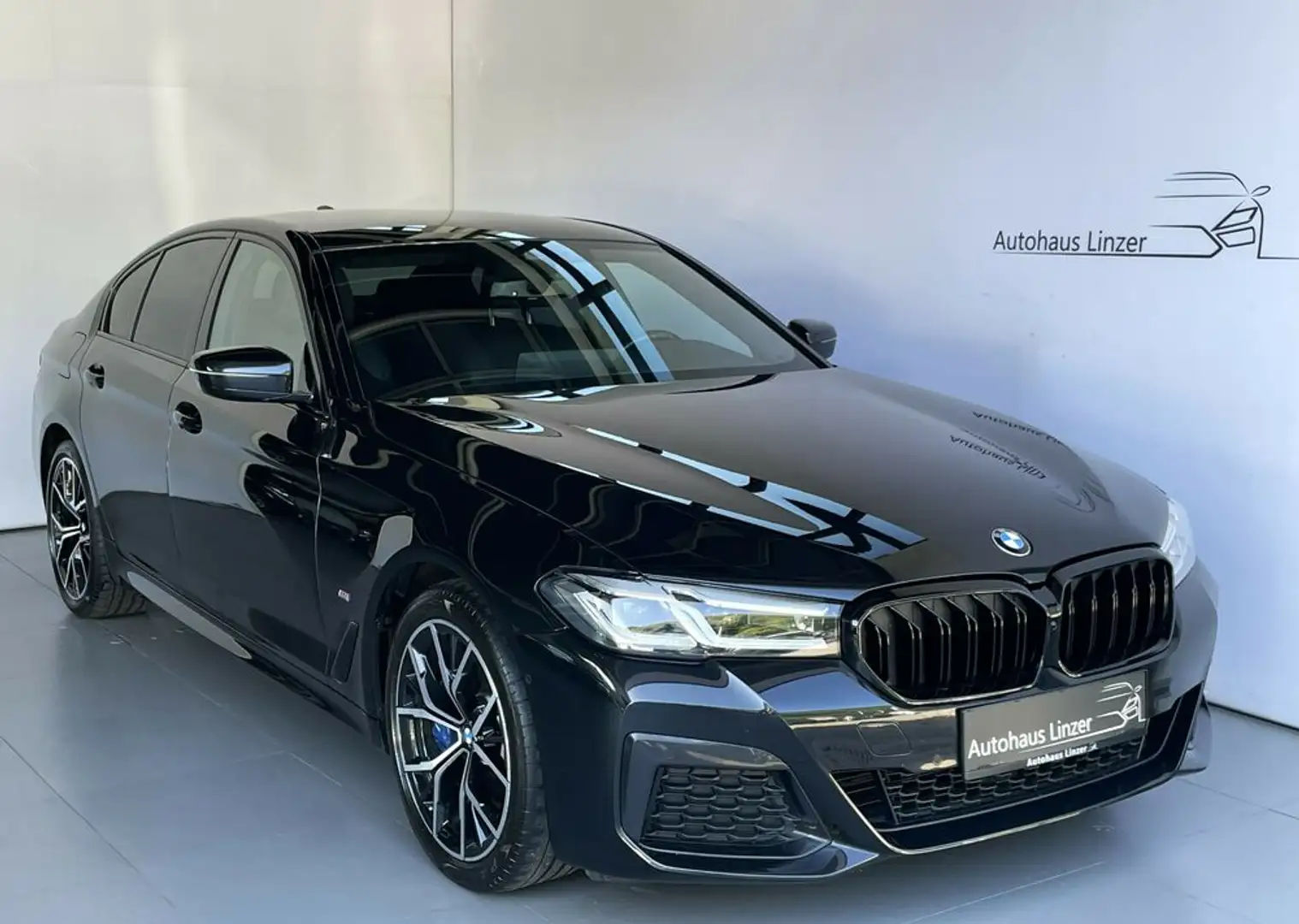 BMW 530 e xDrive M *LED*Sitzkühl*AHK*MEMO*H&K*KeyGo*19'' Schwarz - 1