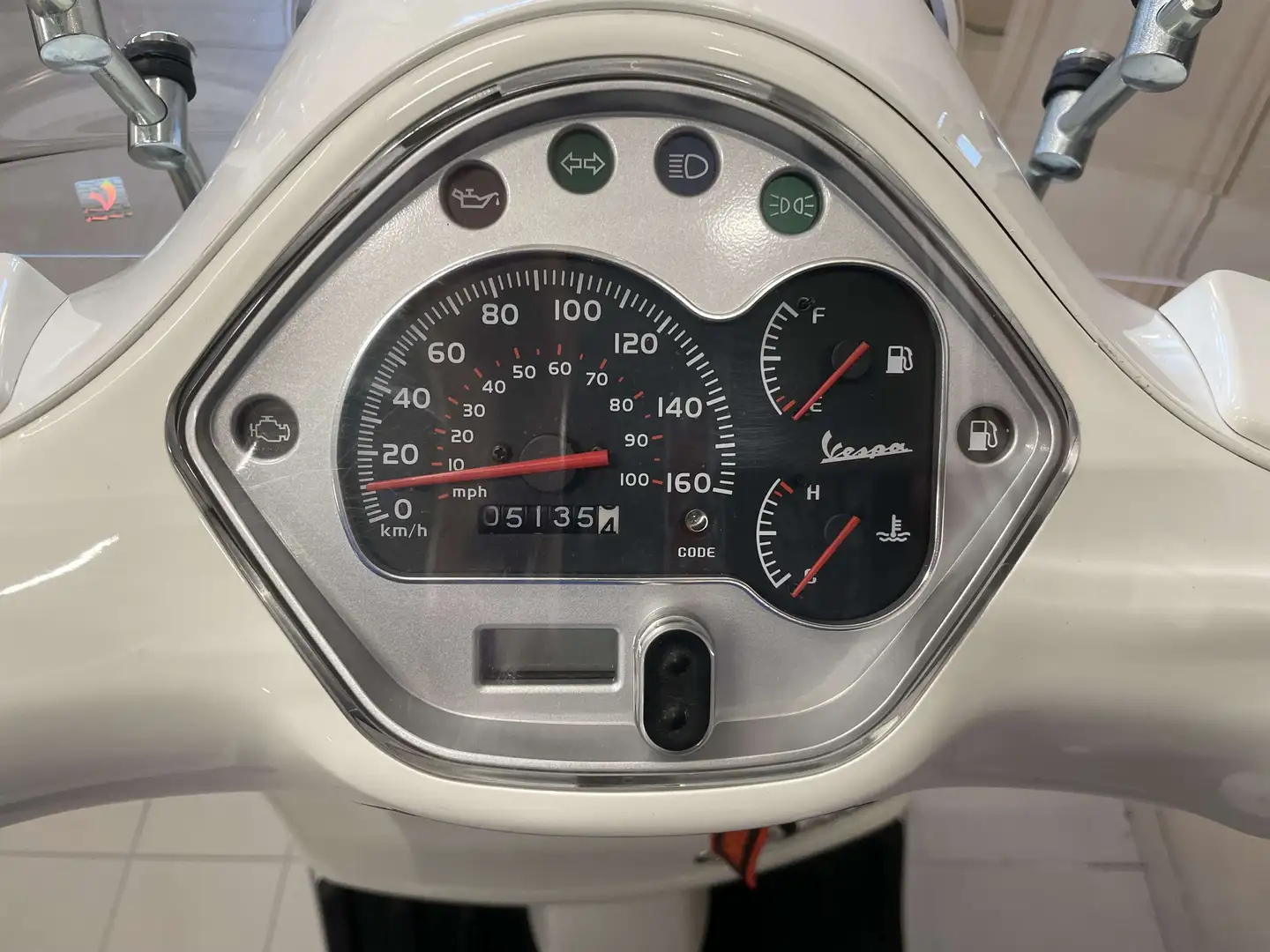 Vespa GTS Touring 300 Bianco - 2