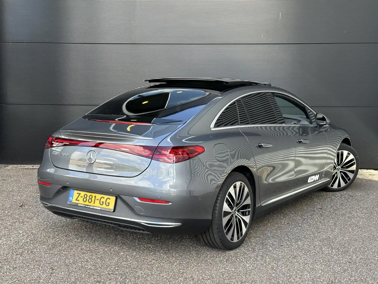 Mercedes-Benz EQE 300 | Panoramadak | Luxury | Achteruitrijcamera | Memo Grijs - 2