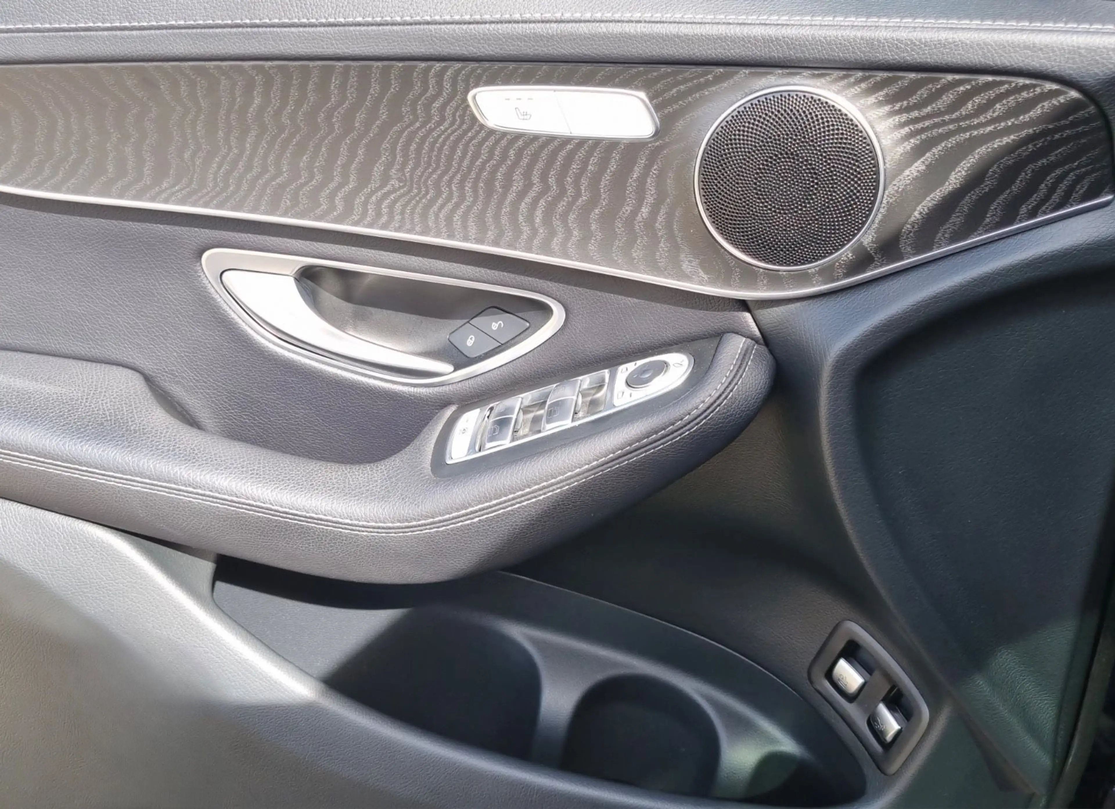 Mercedes-Benz GLC 250 4Matic*ALU*LED*LEDER*NAVI*PANO*360°*SHZ — photo 15