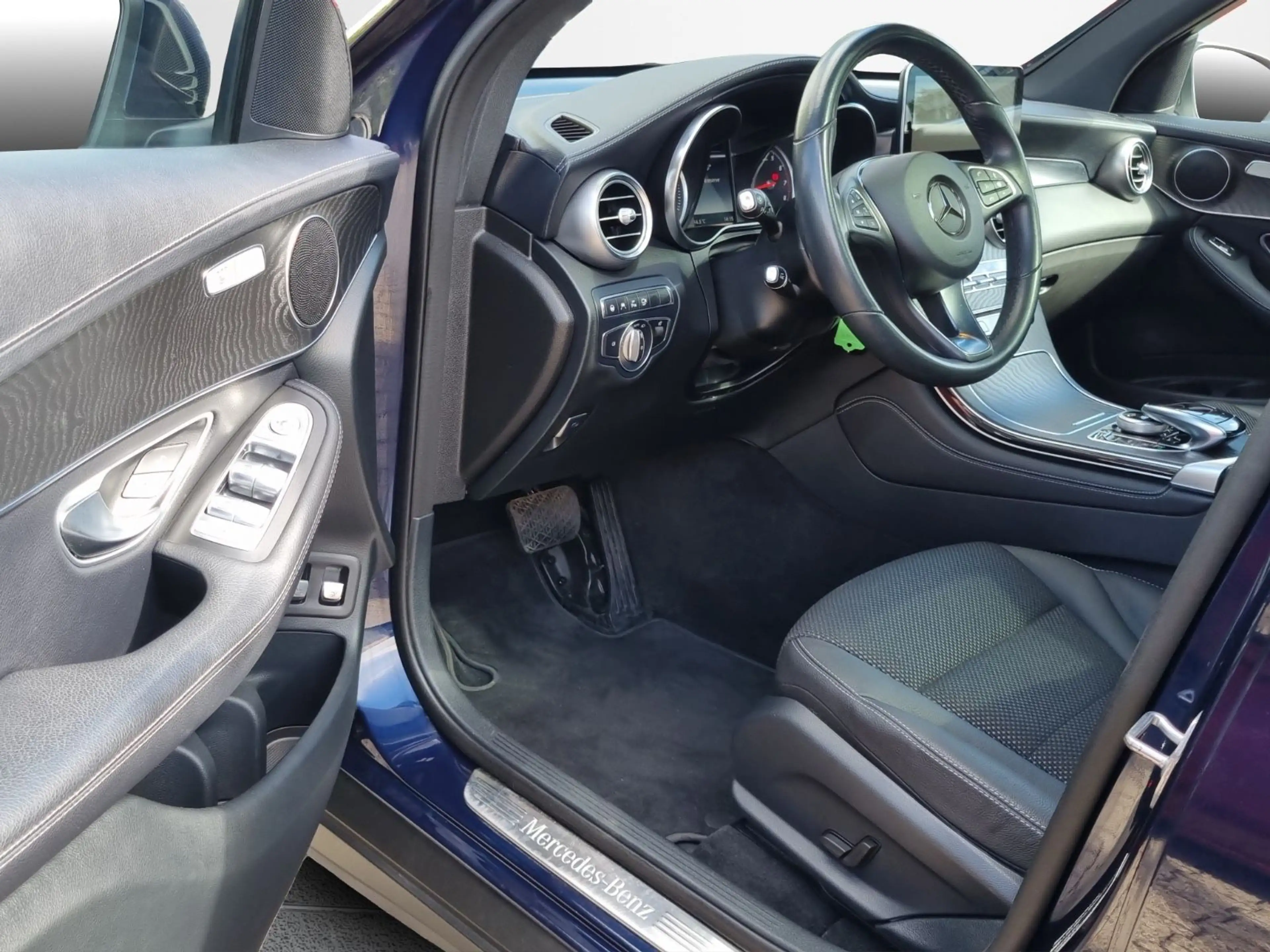 Mercedes-Benz GLC 250 4Matic*ALU*LED*LEDER*NAVI*PANO*360°*SHZ — photo 14