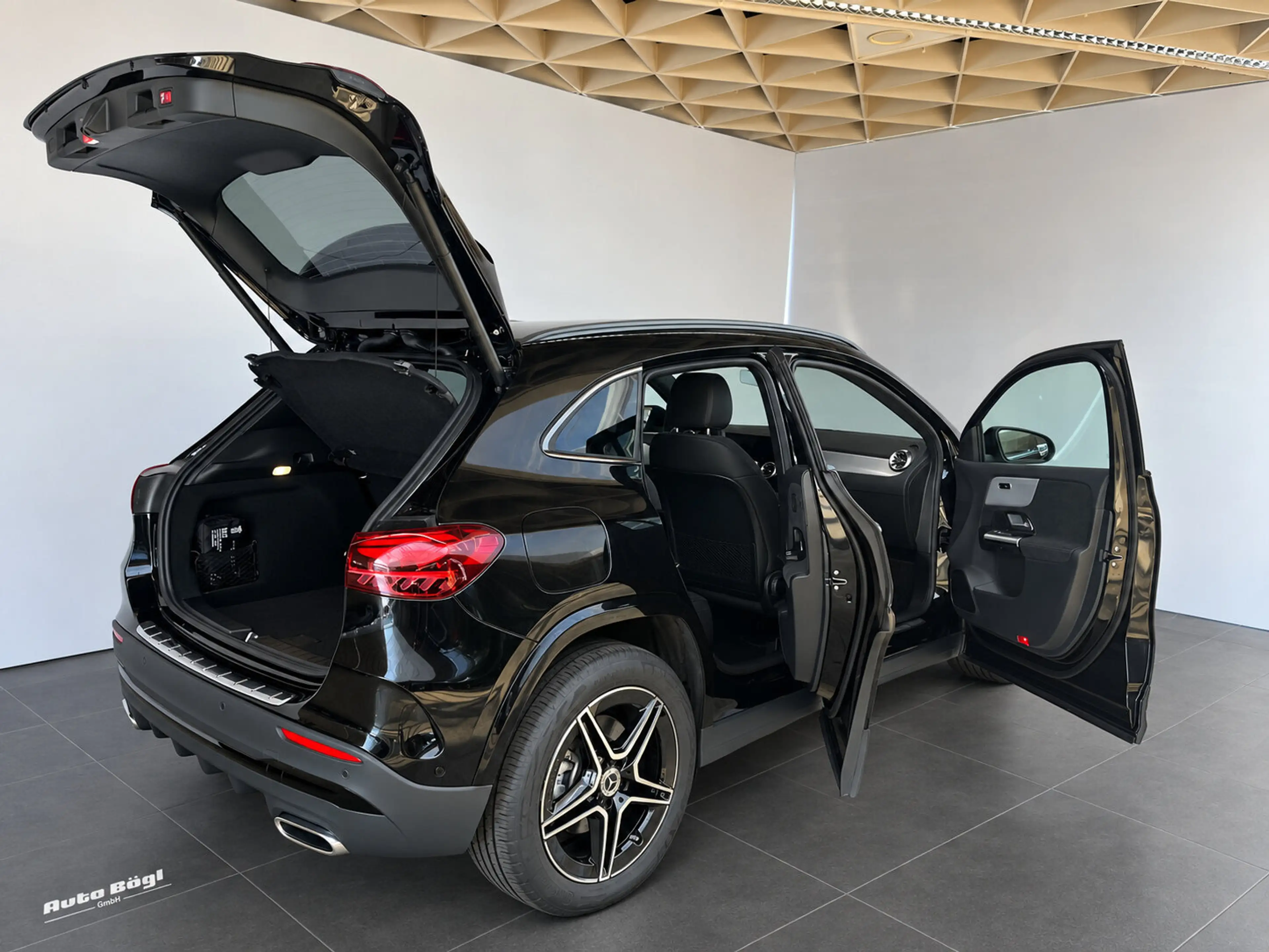 Mercedes-Benz GLA 250 GLA 250 e AMG Line/Night/Distr/Totw/Multibeam Navi — photo 13