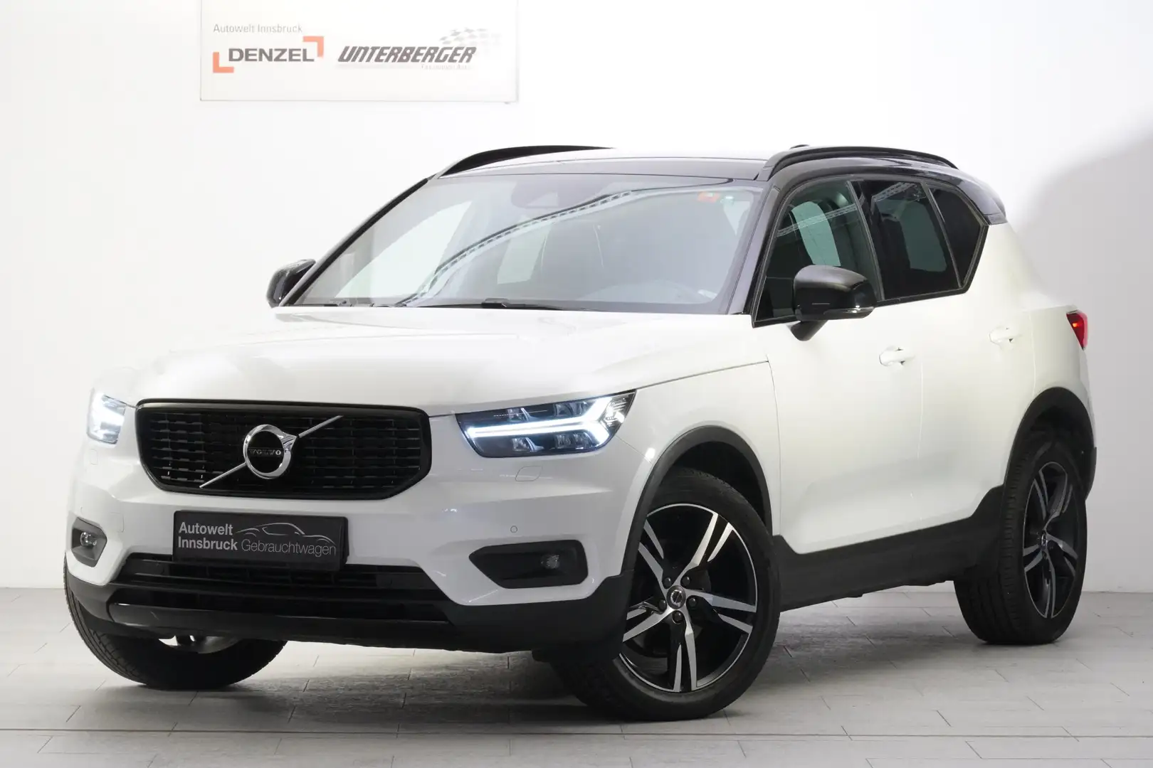 Volvo XC40 T4 AWD R-Design Geartronic Wit - 1