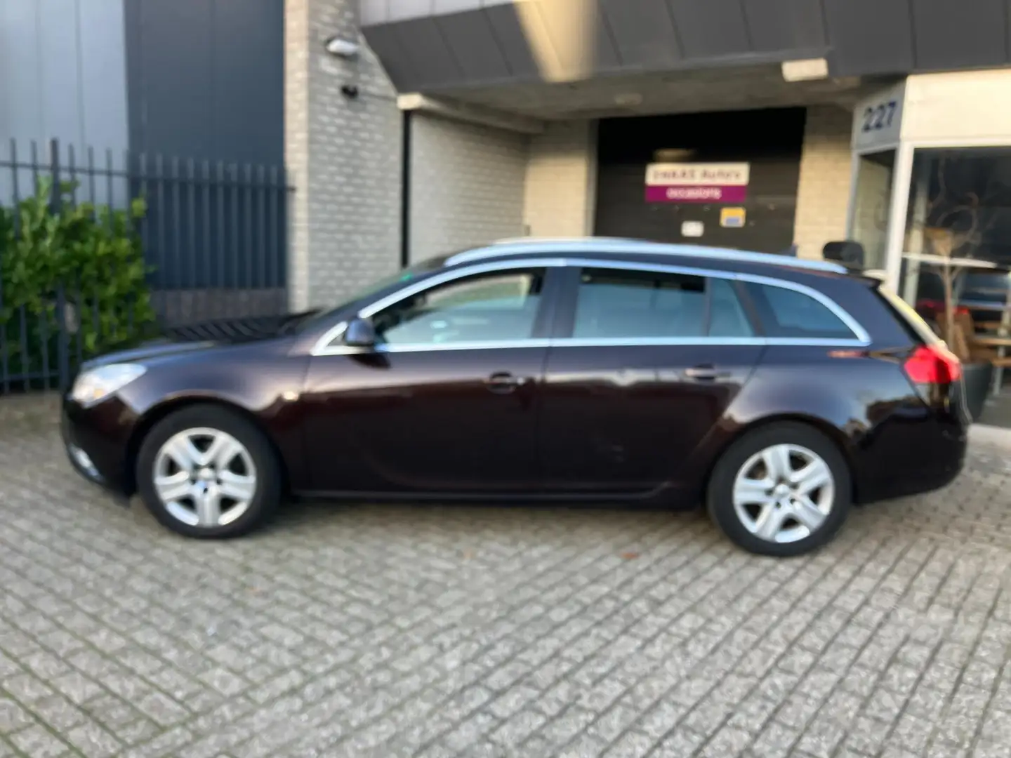 Opel Insignia Sports Tourer 1.4 Turbo EcoFLEX Business Edition / Marrone - 2