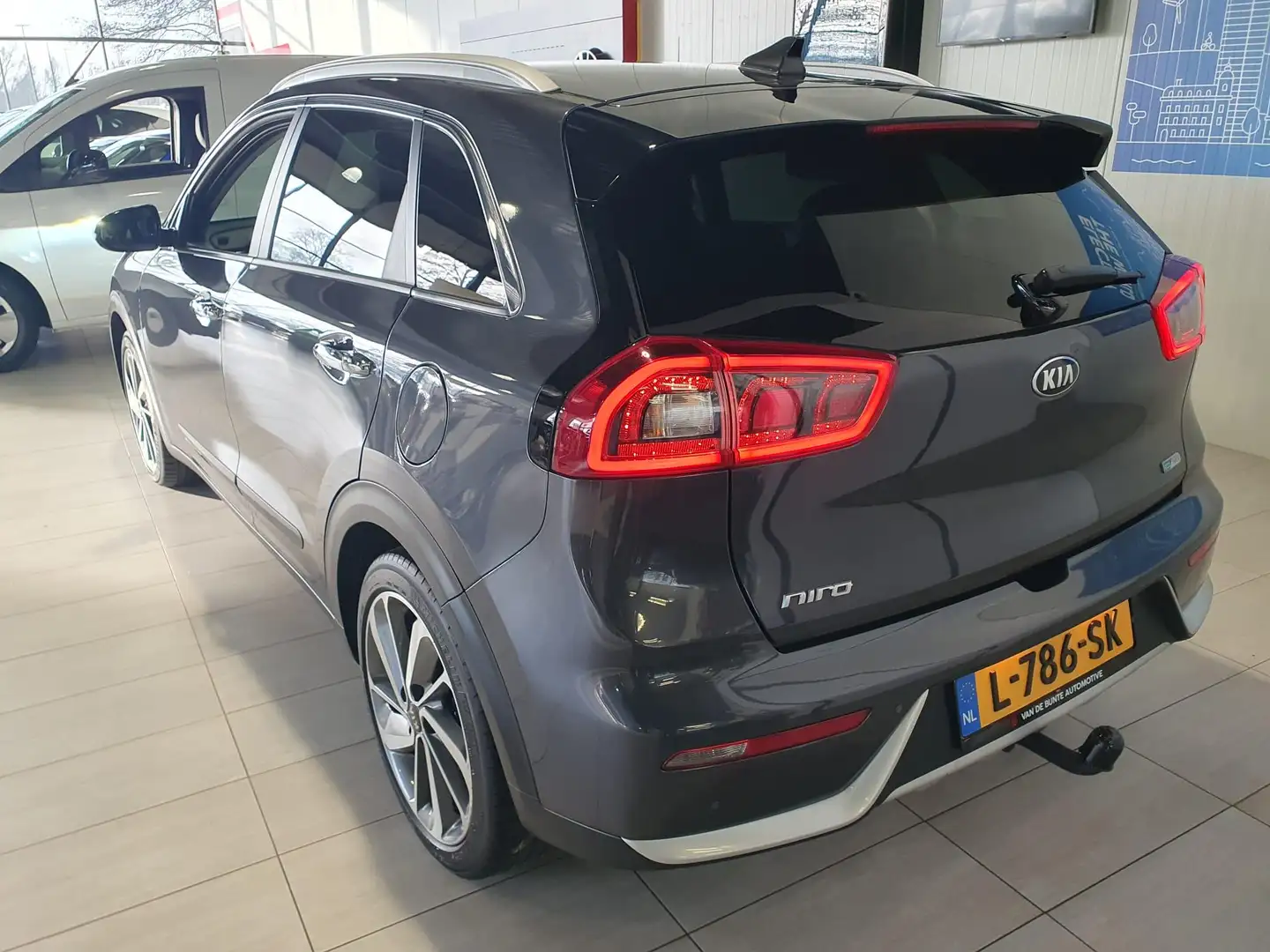 Kia Niro 1.6 GDi Hybrid DynamicPlusLine *trekhaak* Grijs - 2