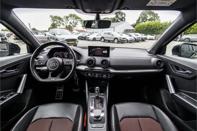 Audi Q2 view 6