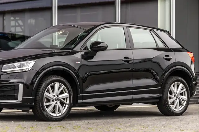 Audi Q2 view 14