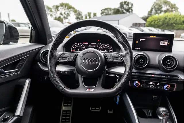 Audi Q2 view 7