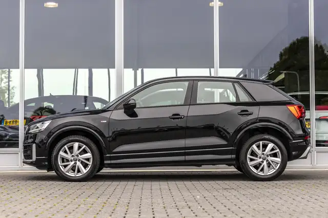 Audi Q2 view 5