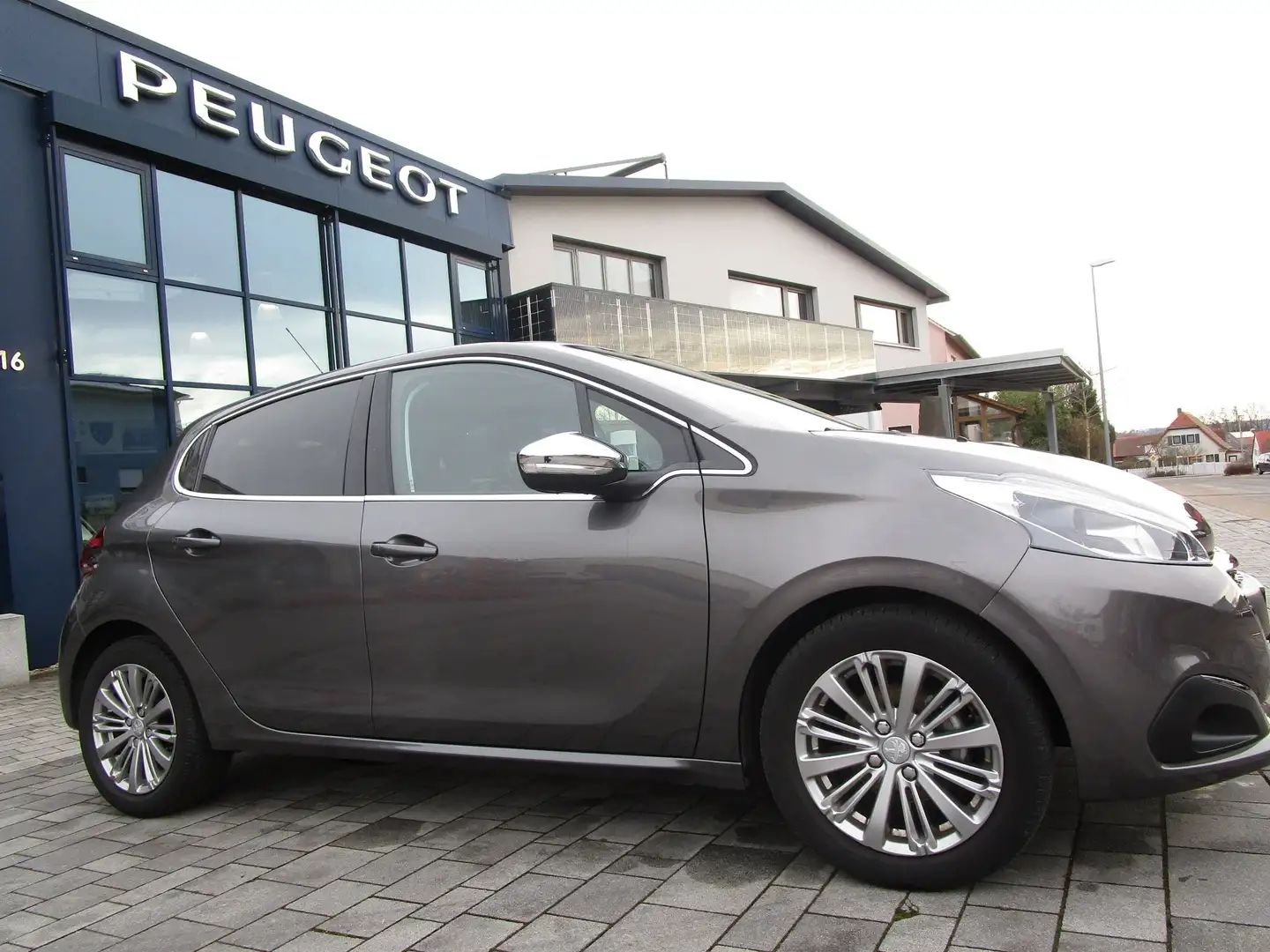 Peugeot 208 Allure Grau - 1