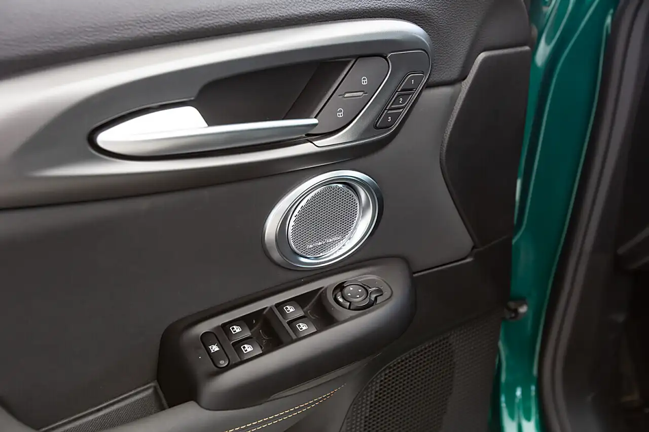 Alfa Romeo Tonale 2025 — фото 10