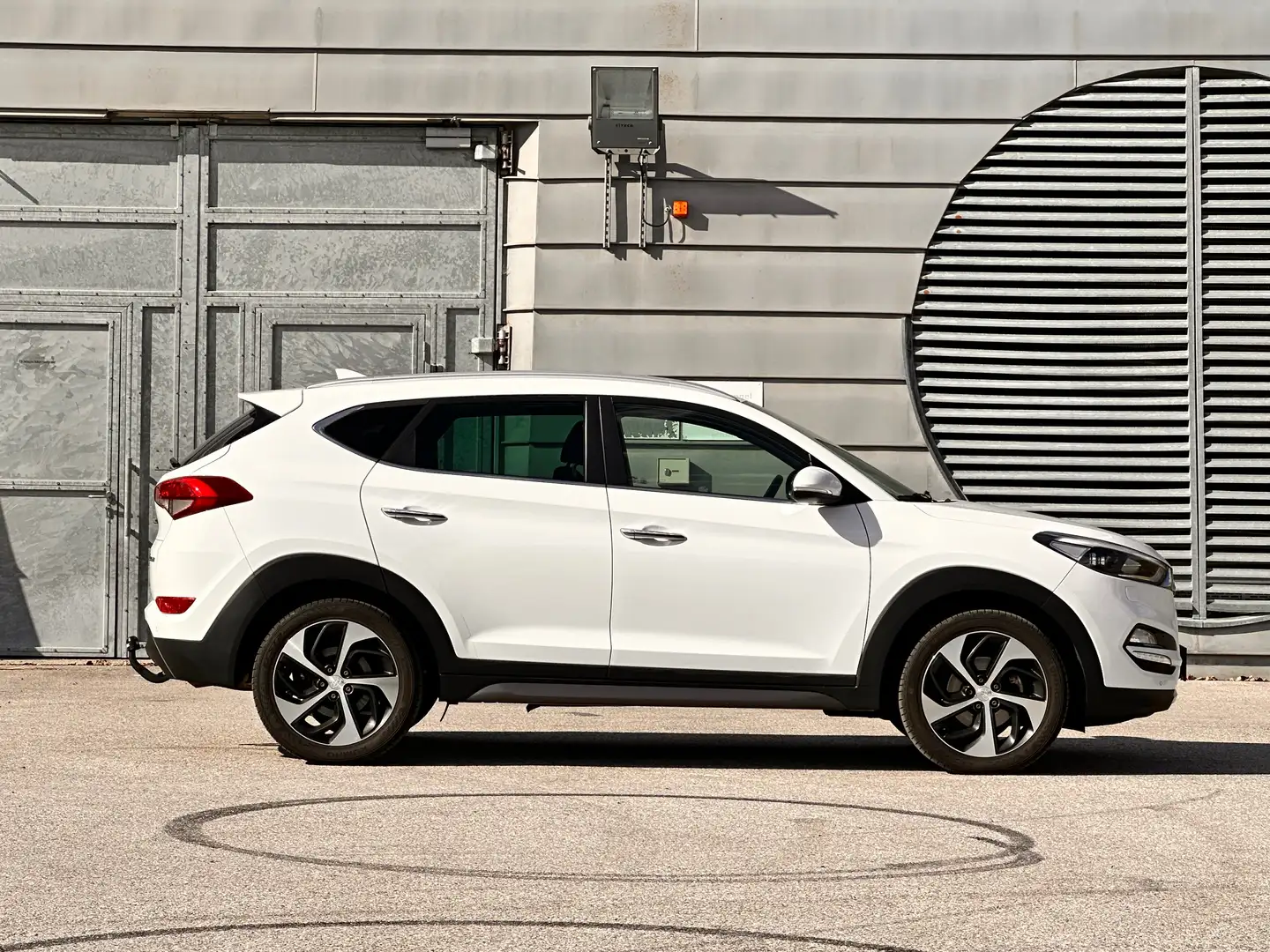 Hyundai TUCSON blue Classic 2WD / Klima / Lenkradheizung / AHK Weiß - 1