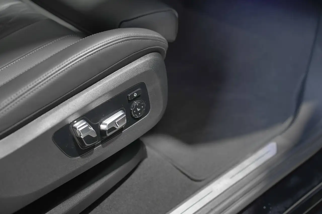 BMW X5 45e 🎁 SUMMER DEAL 🎁 FULL OPTION PACK M 50e ANNIVERSAIRE 22' M PERF, миниатюра 19