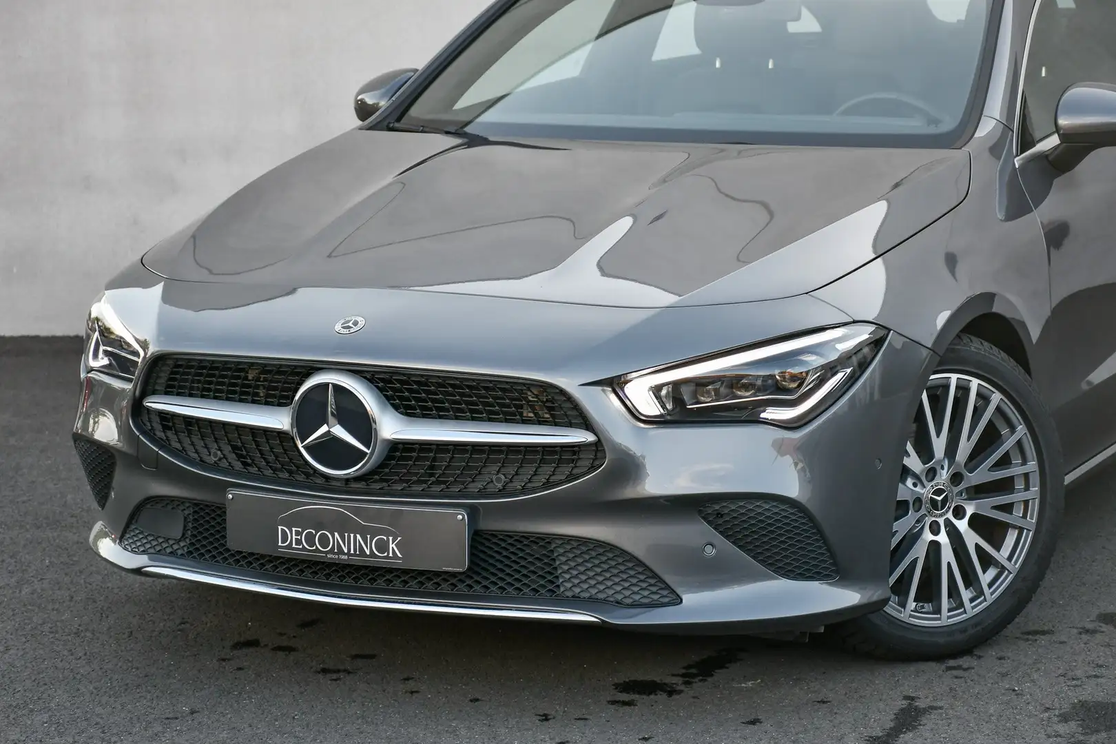 Mercedes-Benz CLA 180 *SHOOTING BRAKE*LEDER*PANO*CAMERA*LED*AMBIENT* Gris - 2