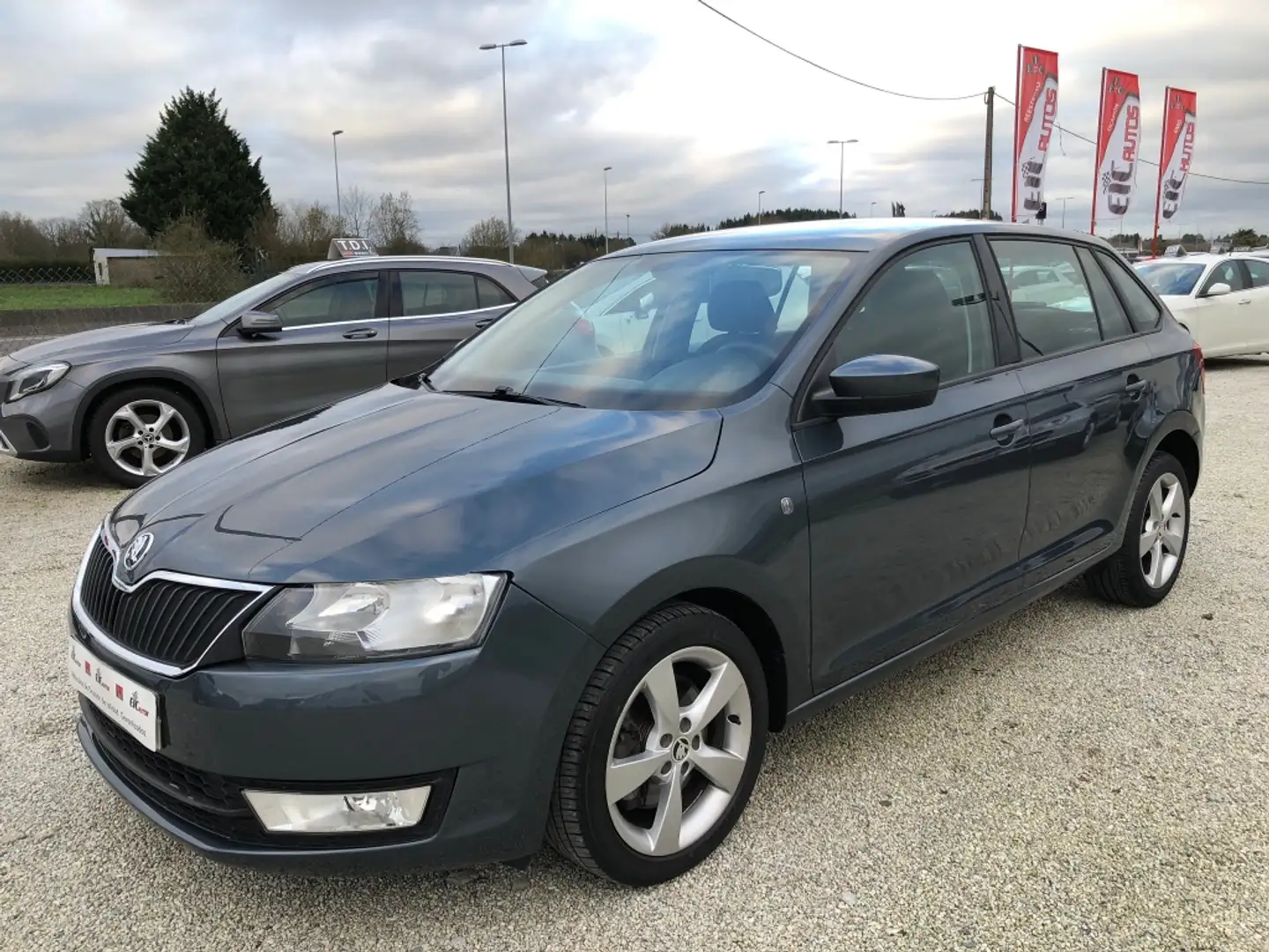 Skoda Rapid/Spaceback 1.6TDI CR Active 77kW Grün - 1