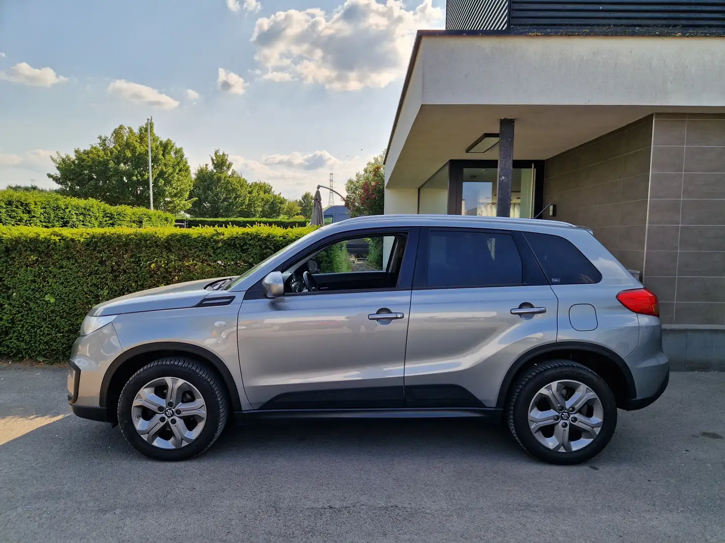 Suzuki Vitara 1.6 DDiS 4x2 GLX Gris - 2