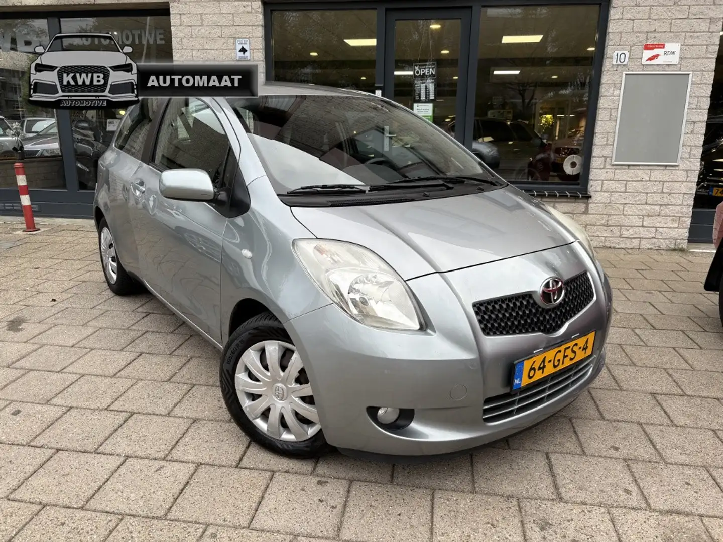 Toyota Yaris 1.3 VVTi Sol MMT AUTOMAAT airco dealeronderhouden Gris - 1