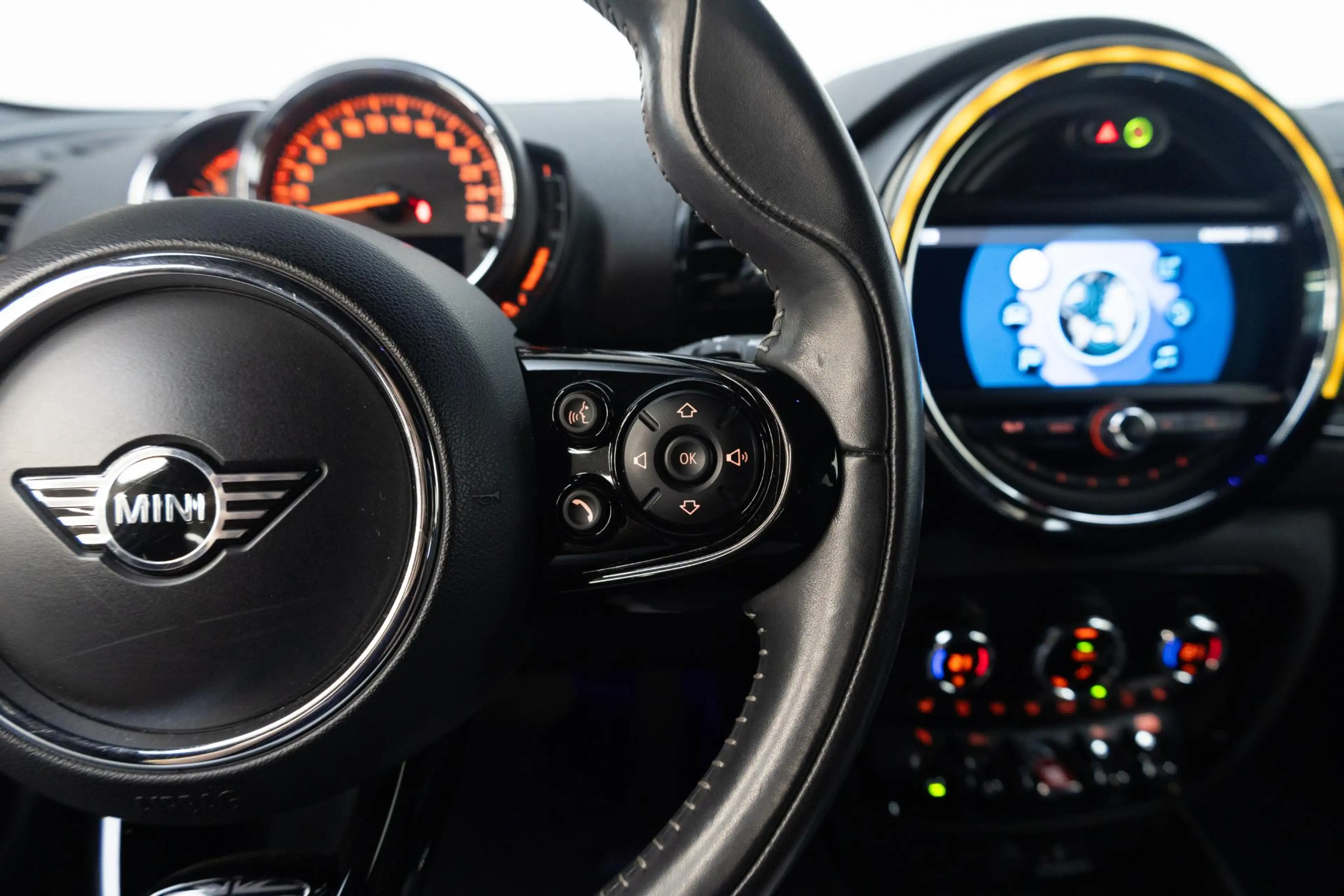 MINI Cooper Clubman 1.5 Business Edition — photo 15