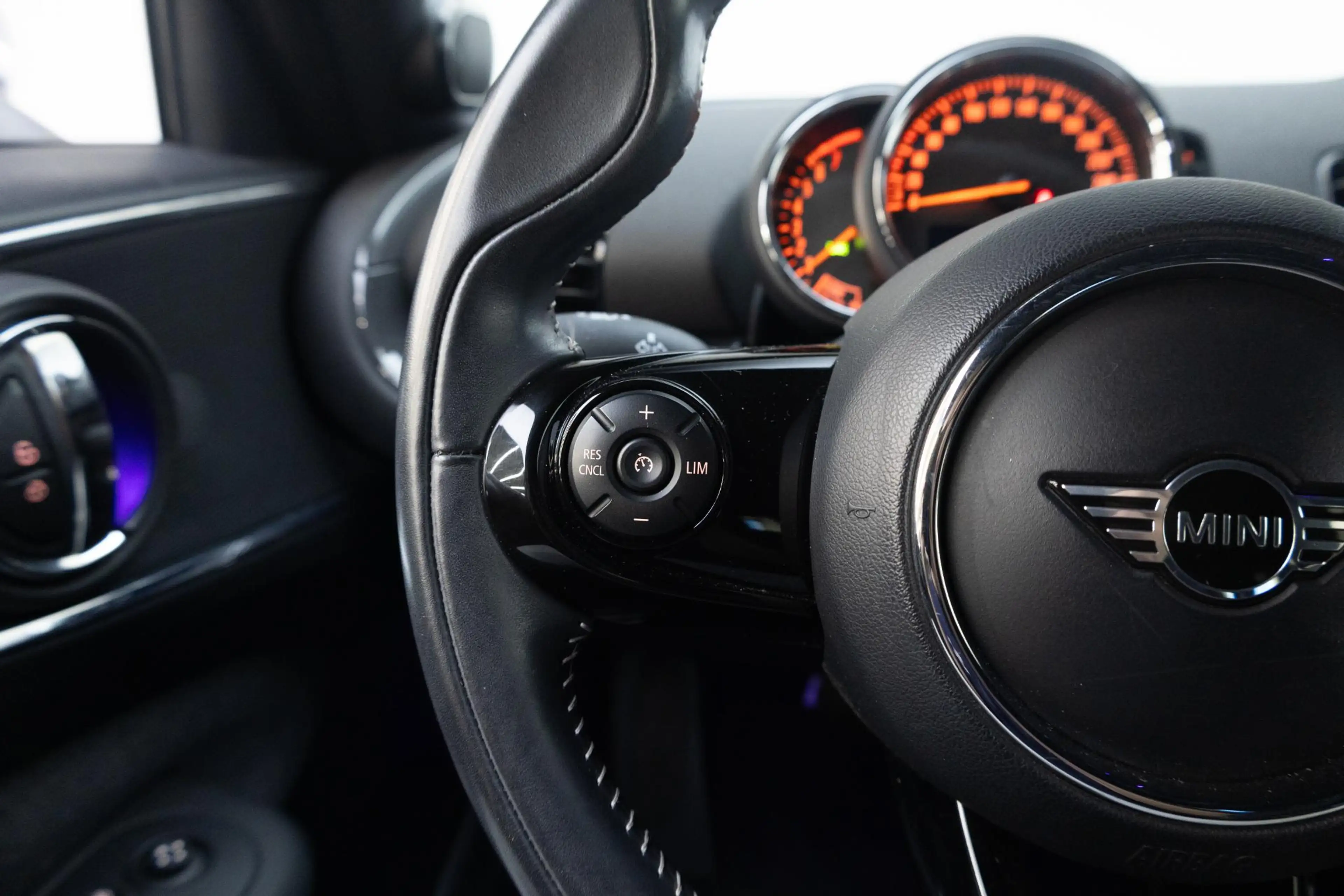 MINI Cooper Clubman 1.5 Business Edition — photo 14
