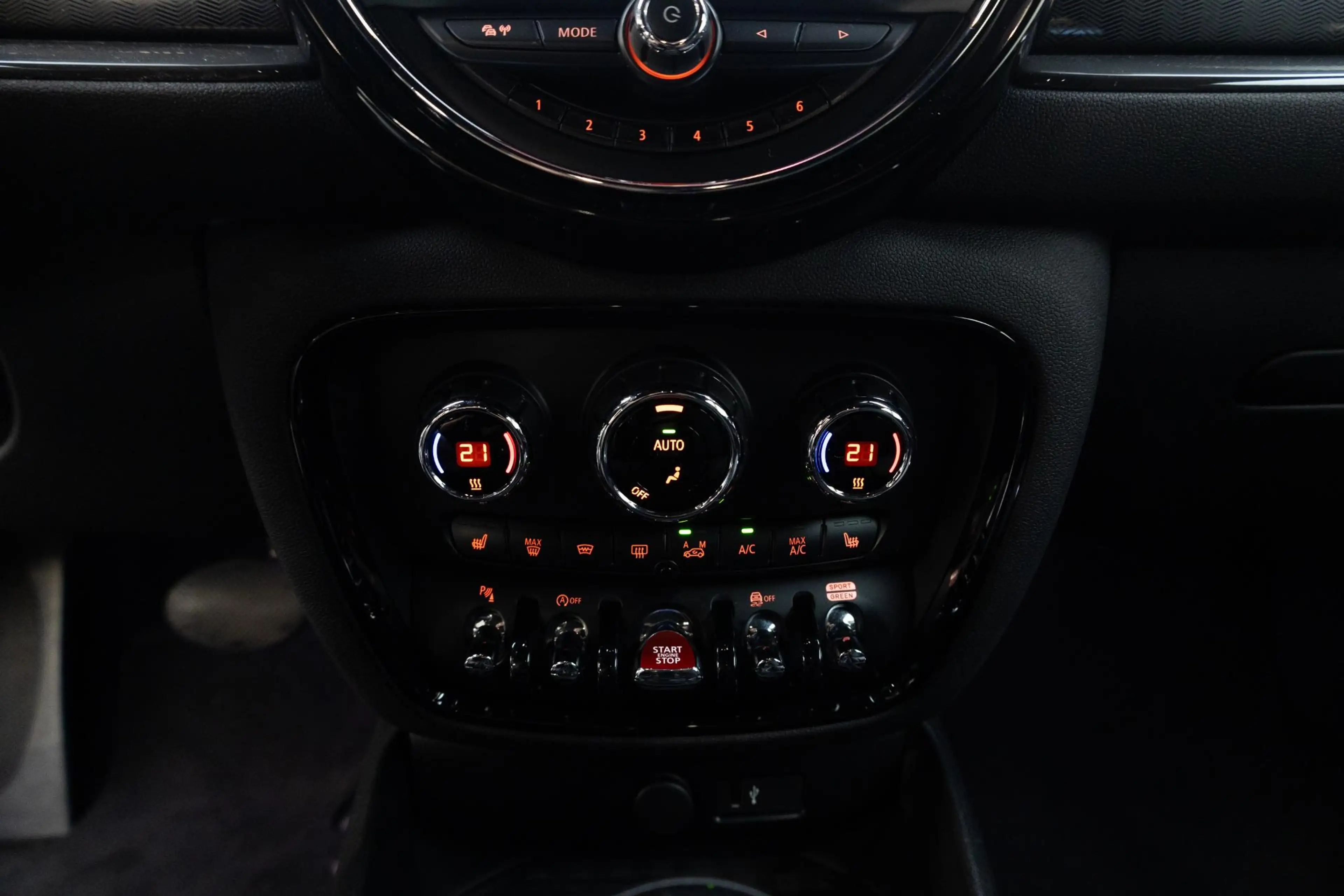 MINI Cooper Clubman 1.5 Business Edition — photo 9